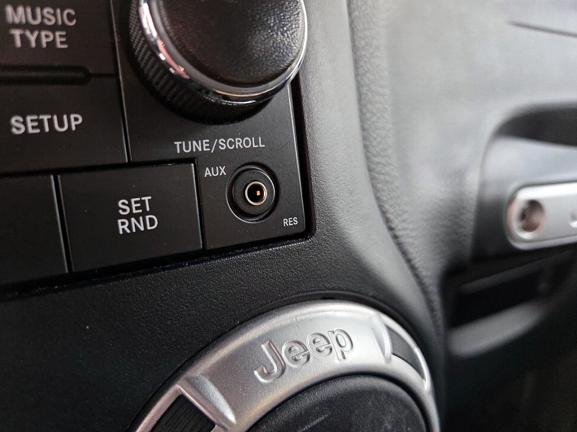 Thumbnail: 2015 Jeep Wrangler - 17
