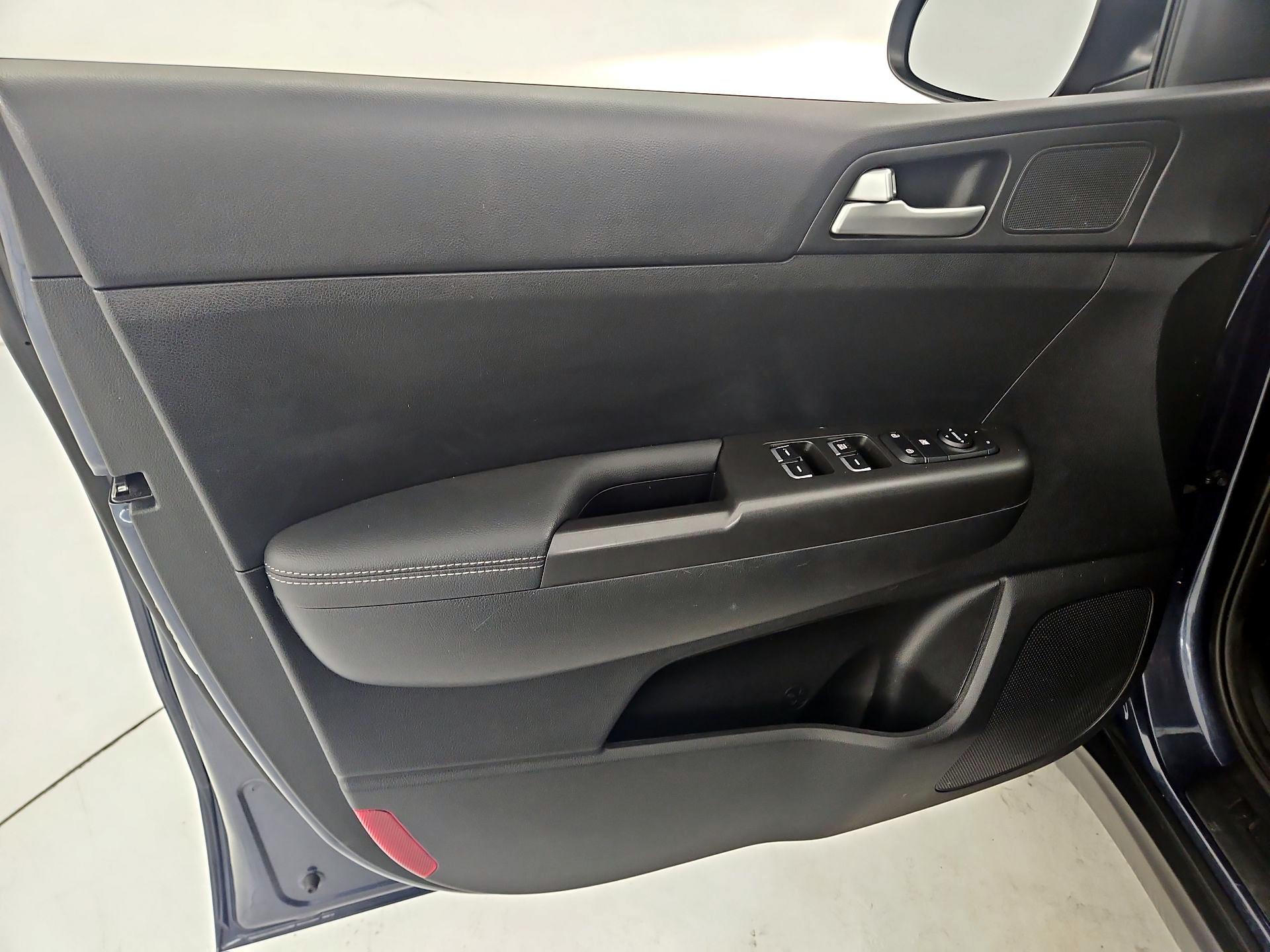 Thumbnail: 2022 Kia Sportage - 12