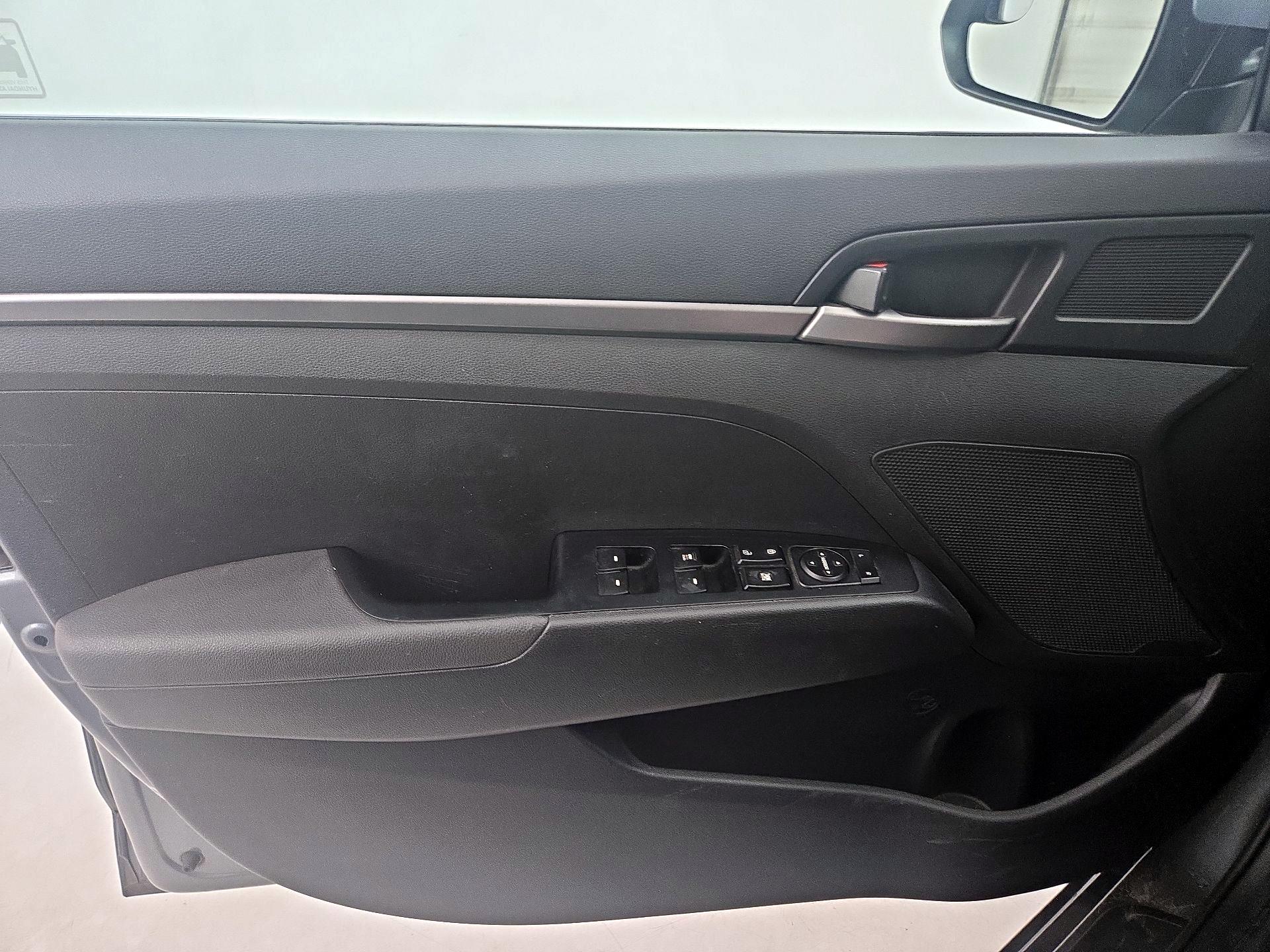 Thumbnail: 2018 Hyundai Elantra - 12