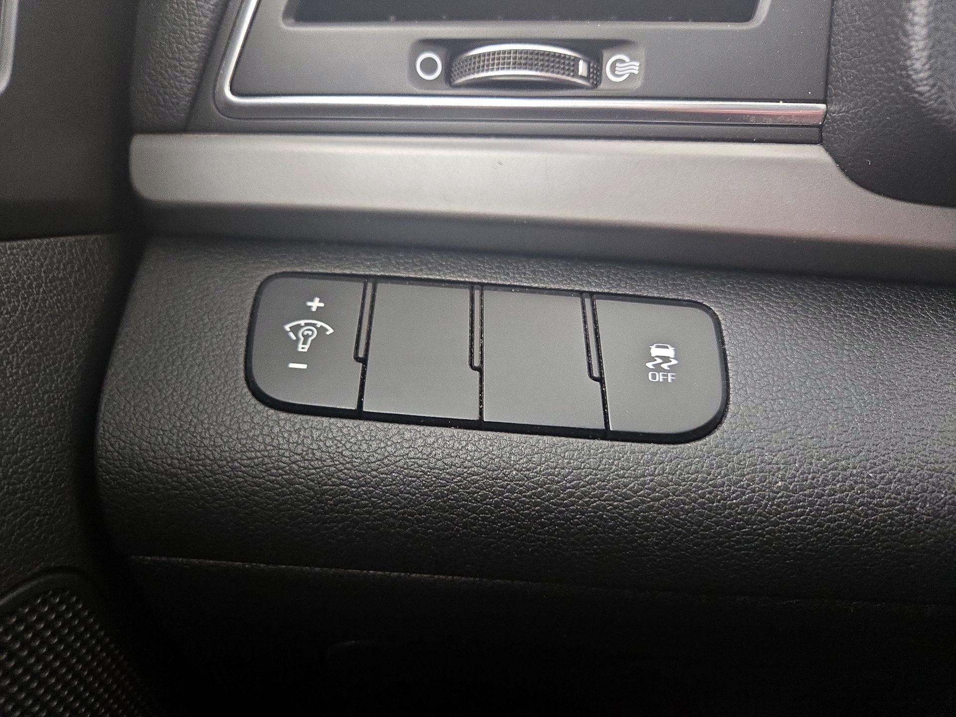 Thumbnail: 2018 Hyundai Elantra - 13