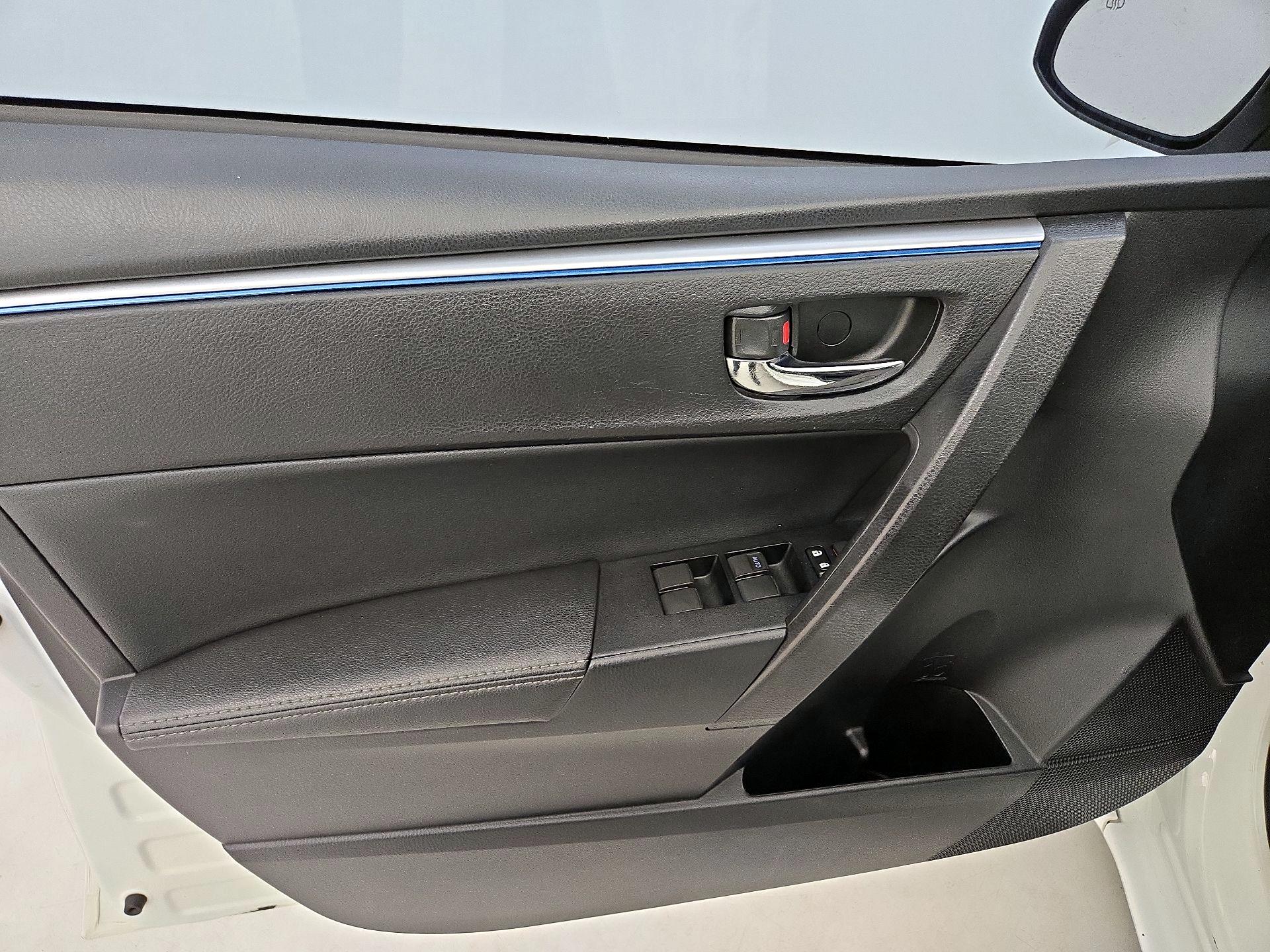 Thumbnail: 2015 Toyota Corolla - 12