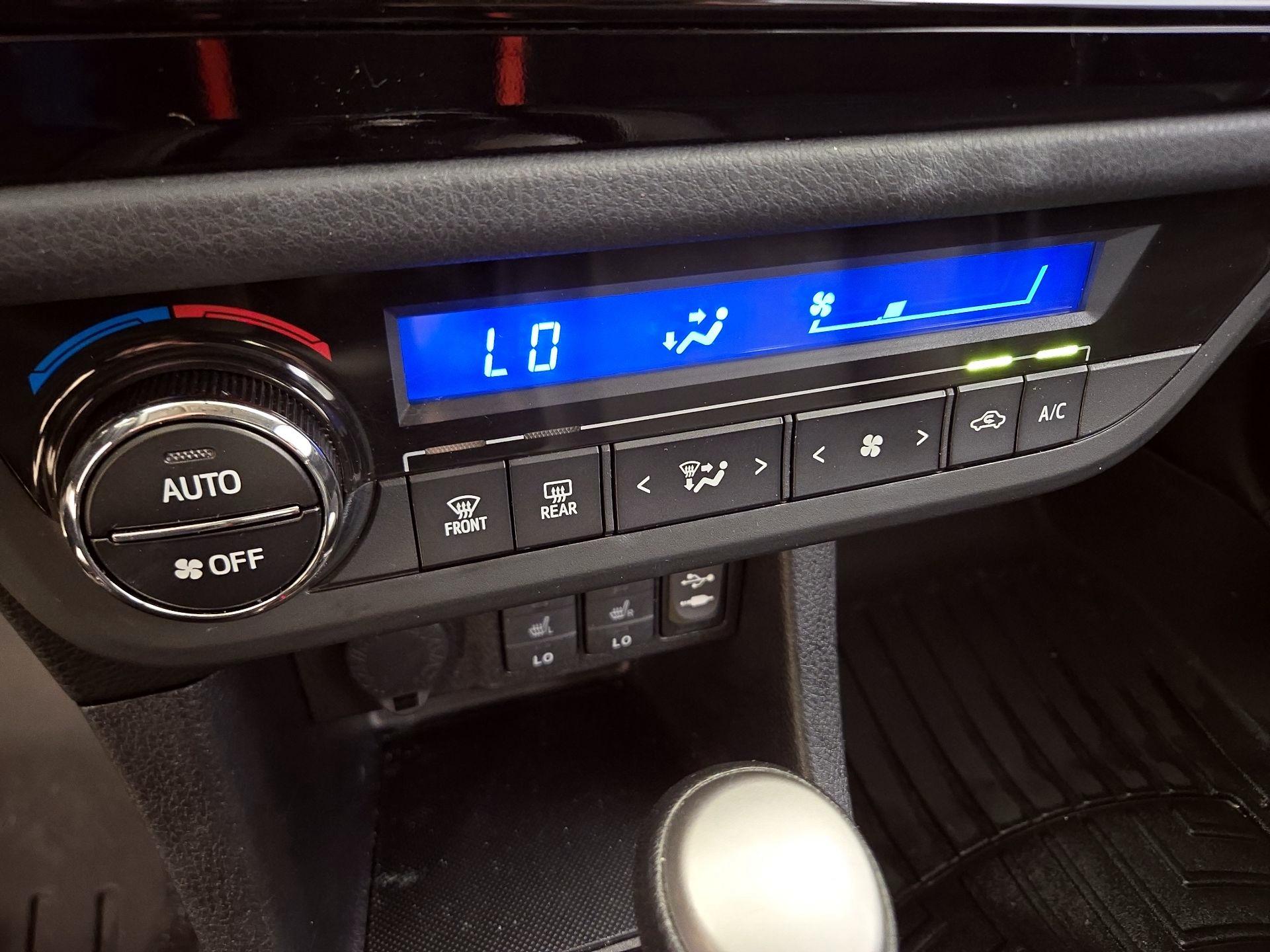 Thumbnail: 2015 Toyota Corolla - 16