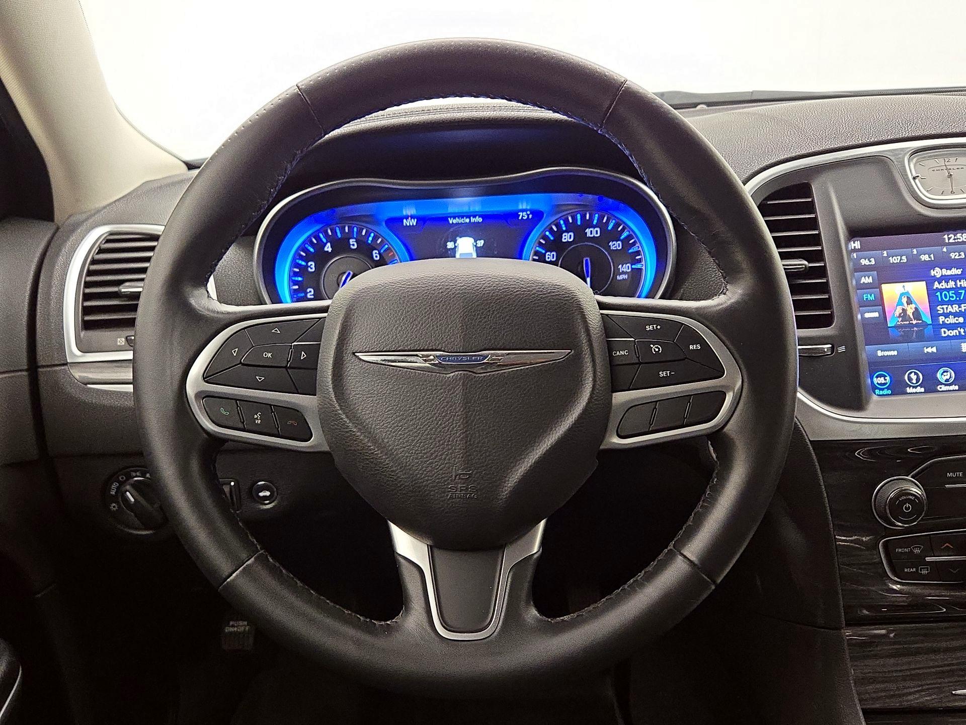 Thumbnail: 2019 Chrysler 300 - 10