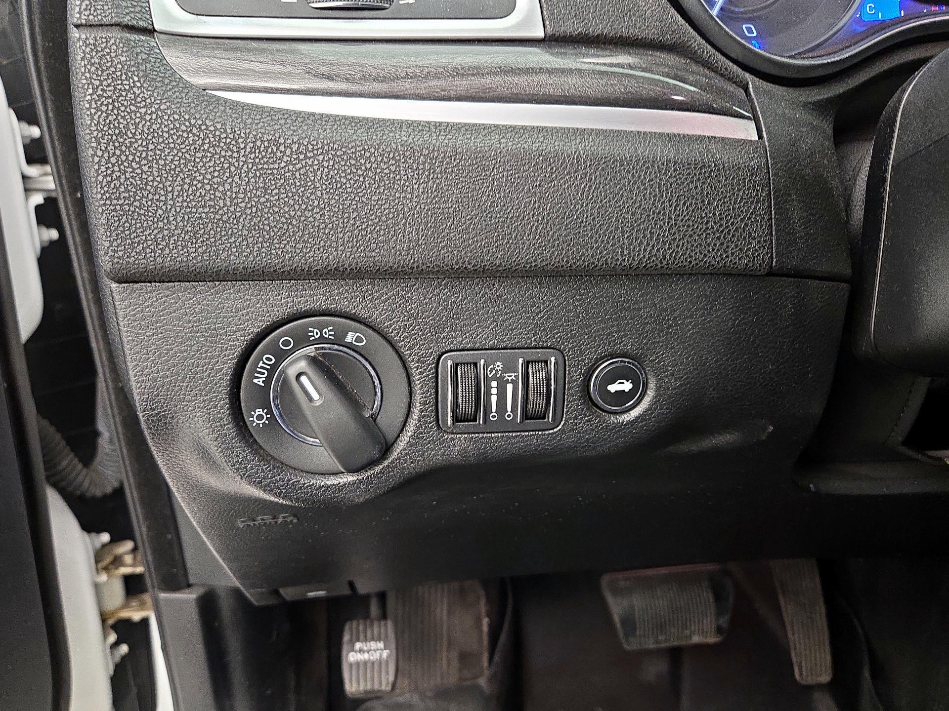 Thumbnail: 2019 Chrysler 300 - 13