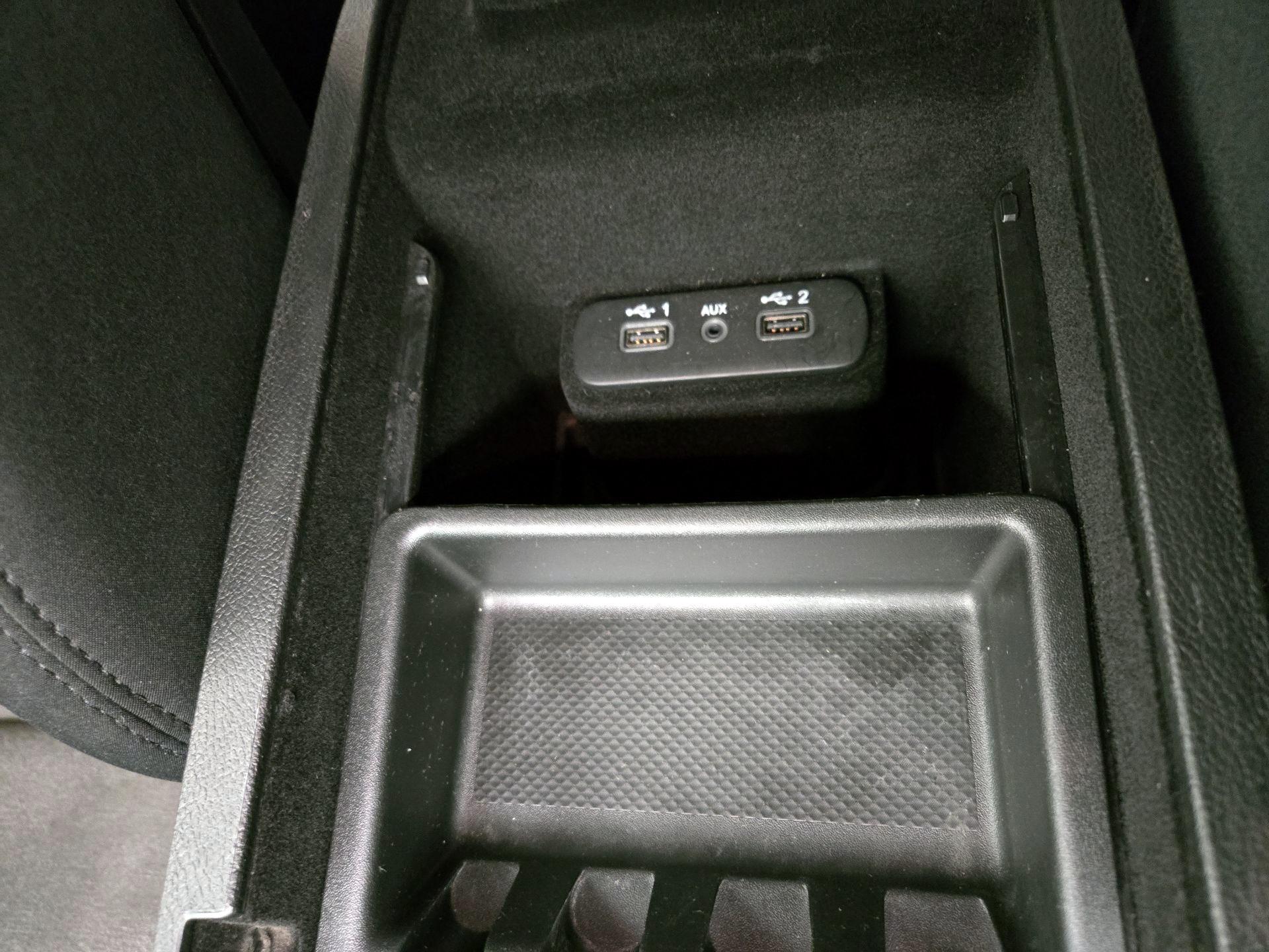 Thumbnail: 2019 Chrysler 300 - 18