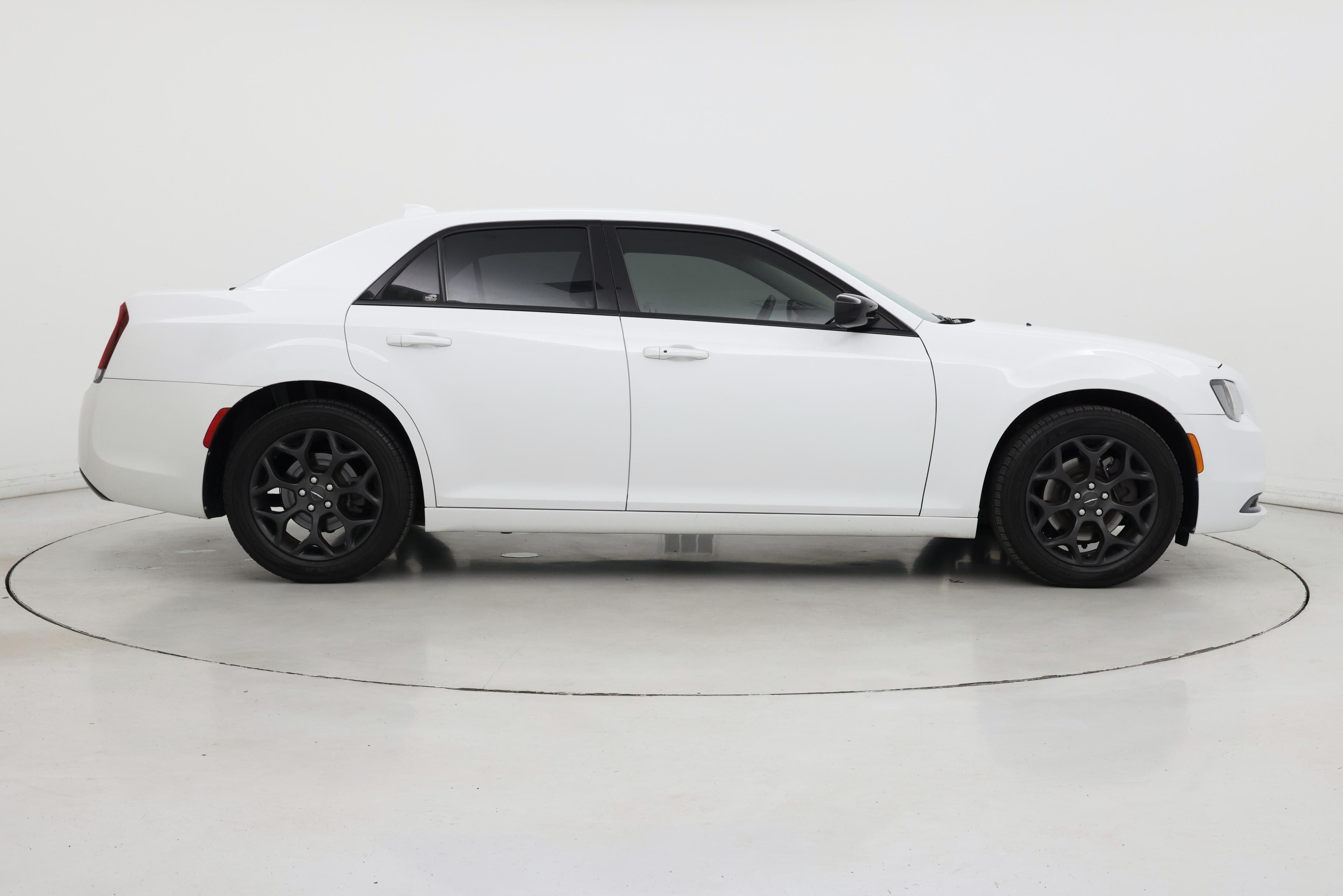 Thumbnail: 2019 Chrysler 300 - 7