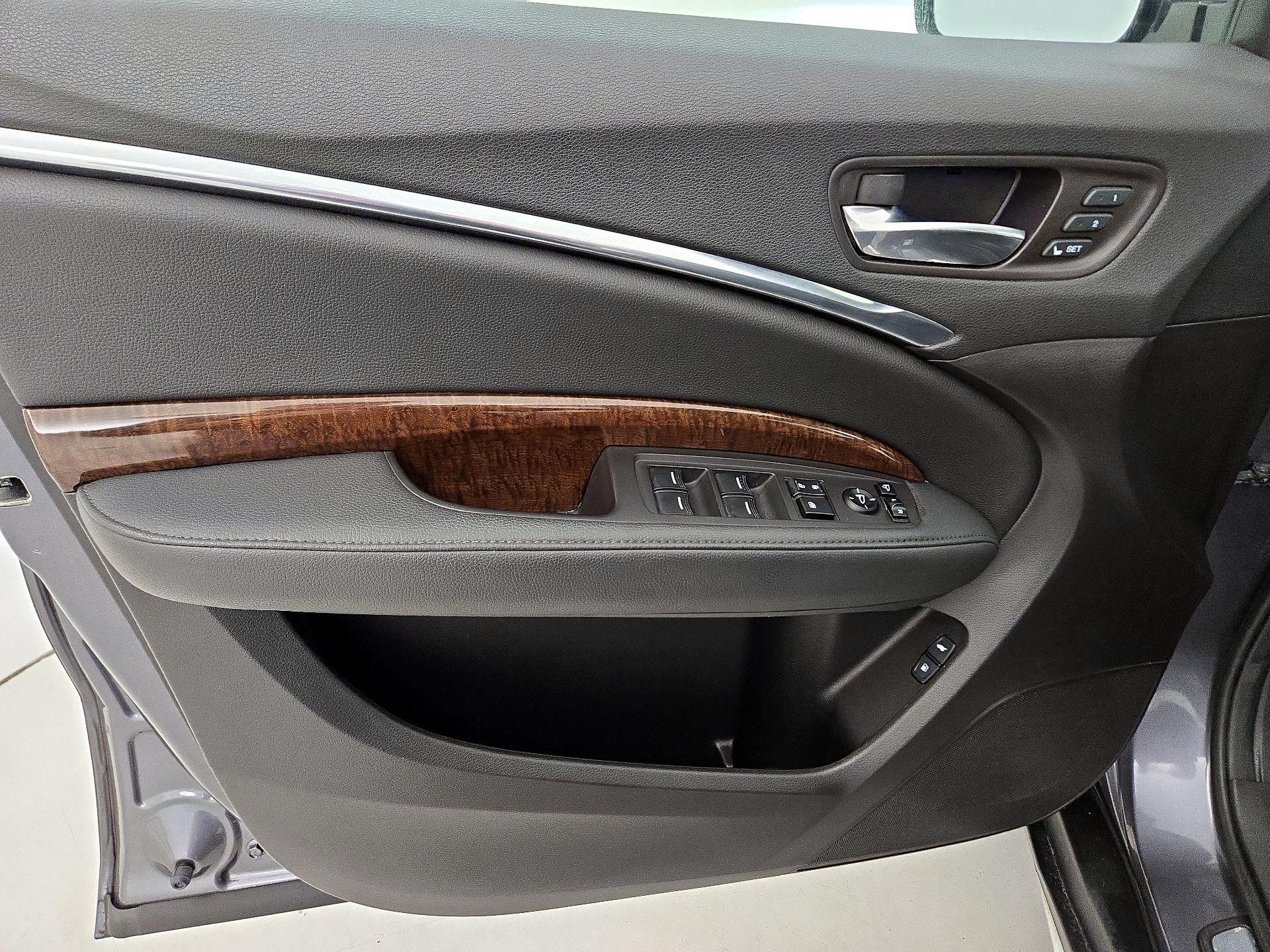 Thumbnail: 2017 Acura MDX - 12