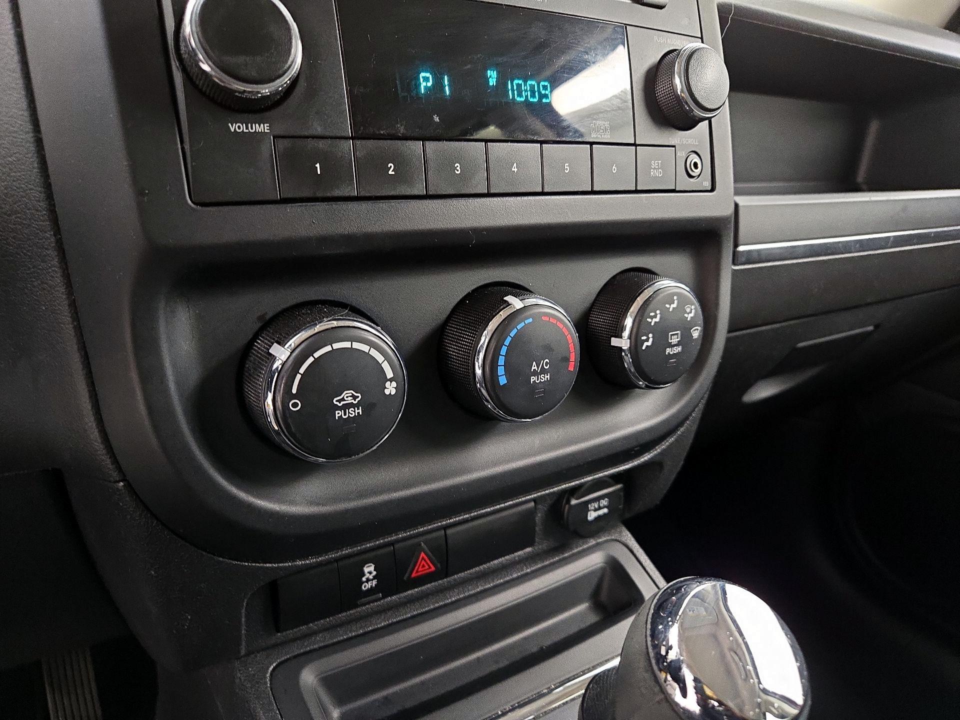 Thumbnail: 2015 Jeep Patriot - 15