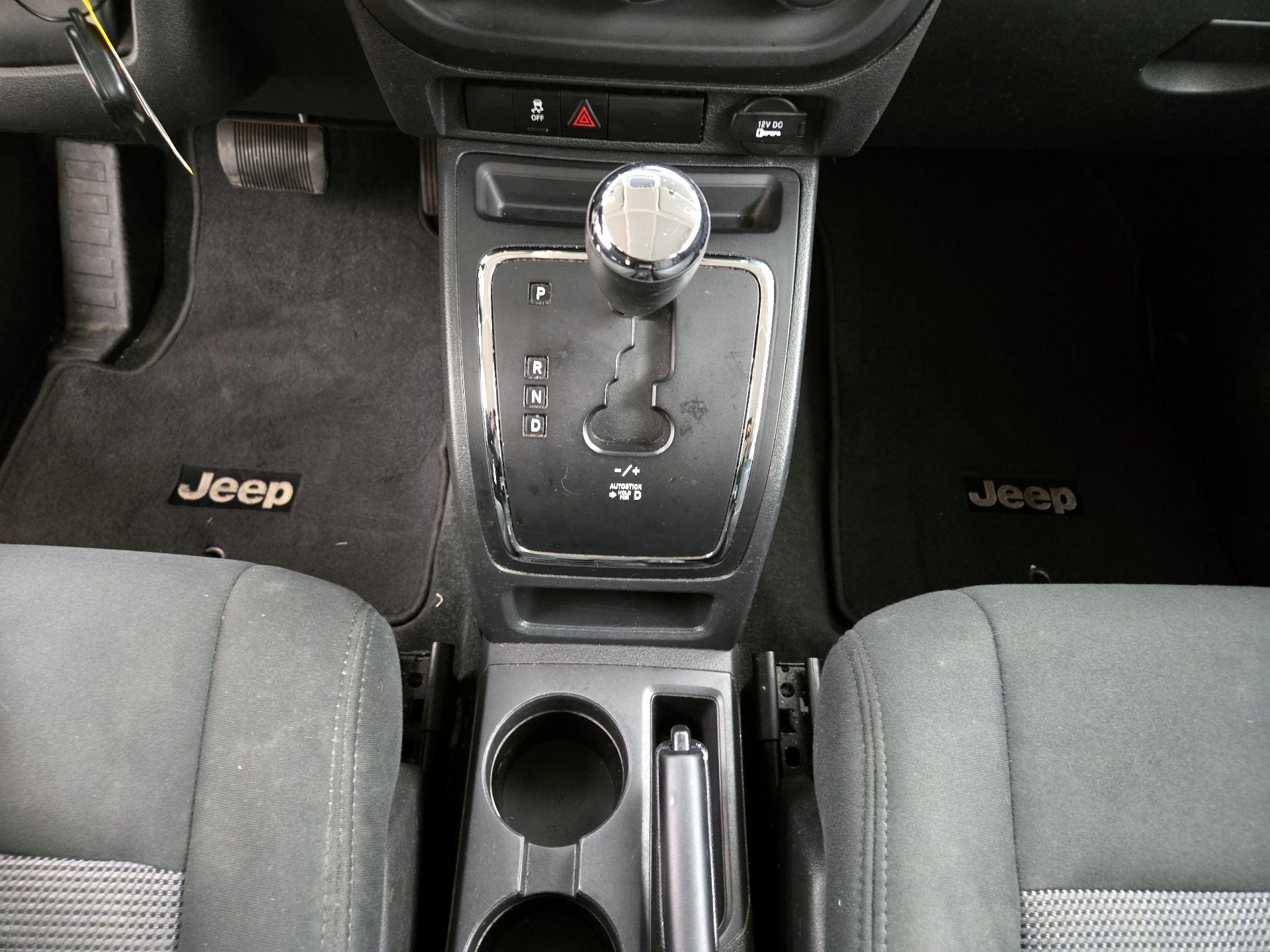 Thumbnail: 2015 Jeep Patriot - 16