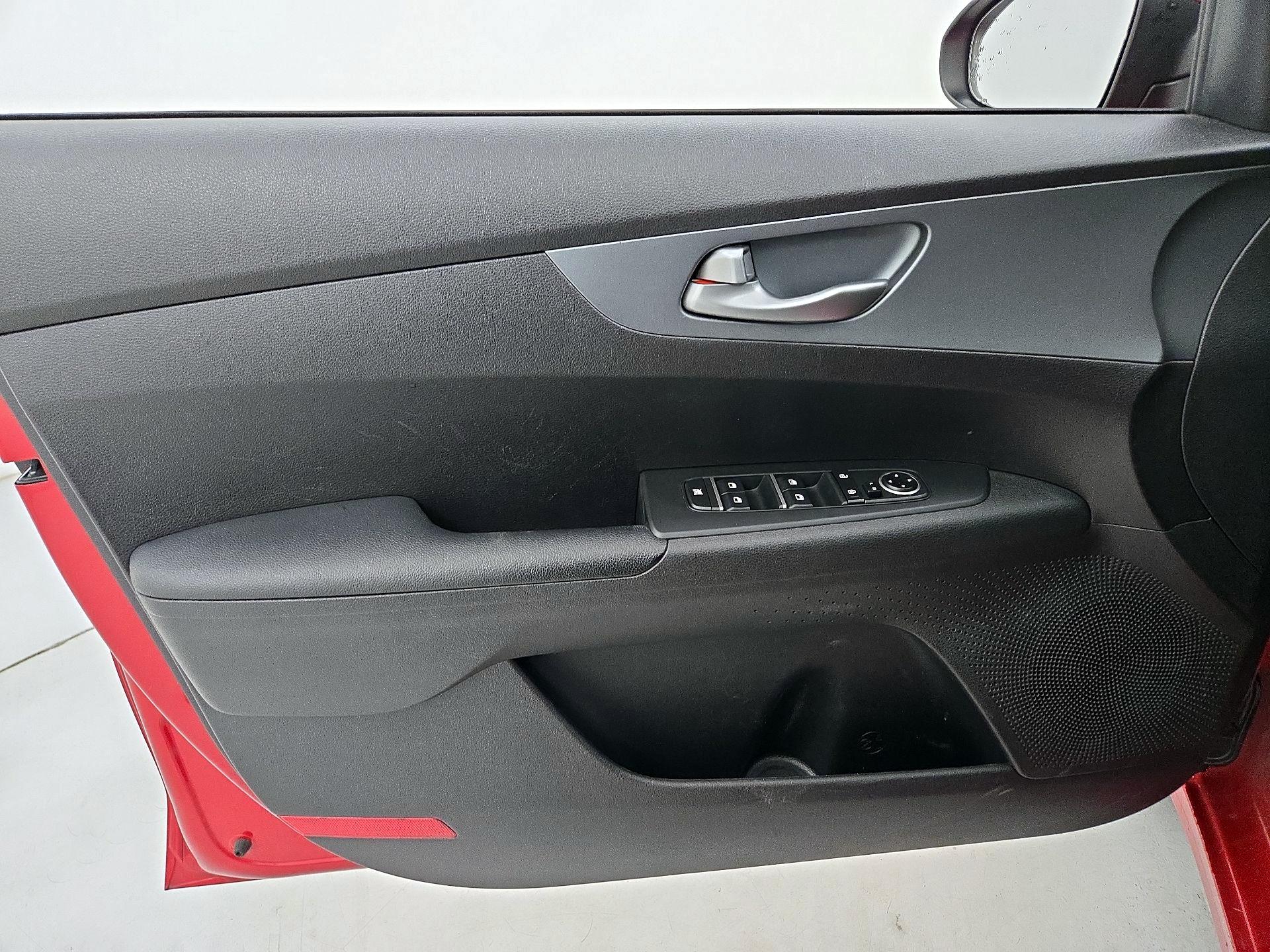 Thumbnail: 2021 Kia Forte - 12