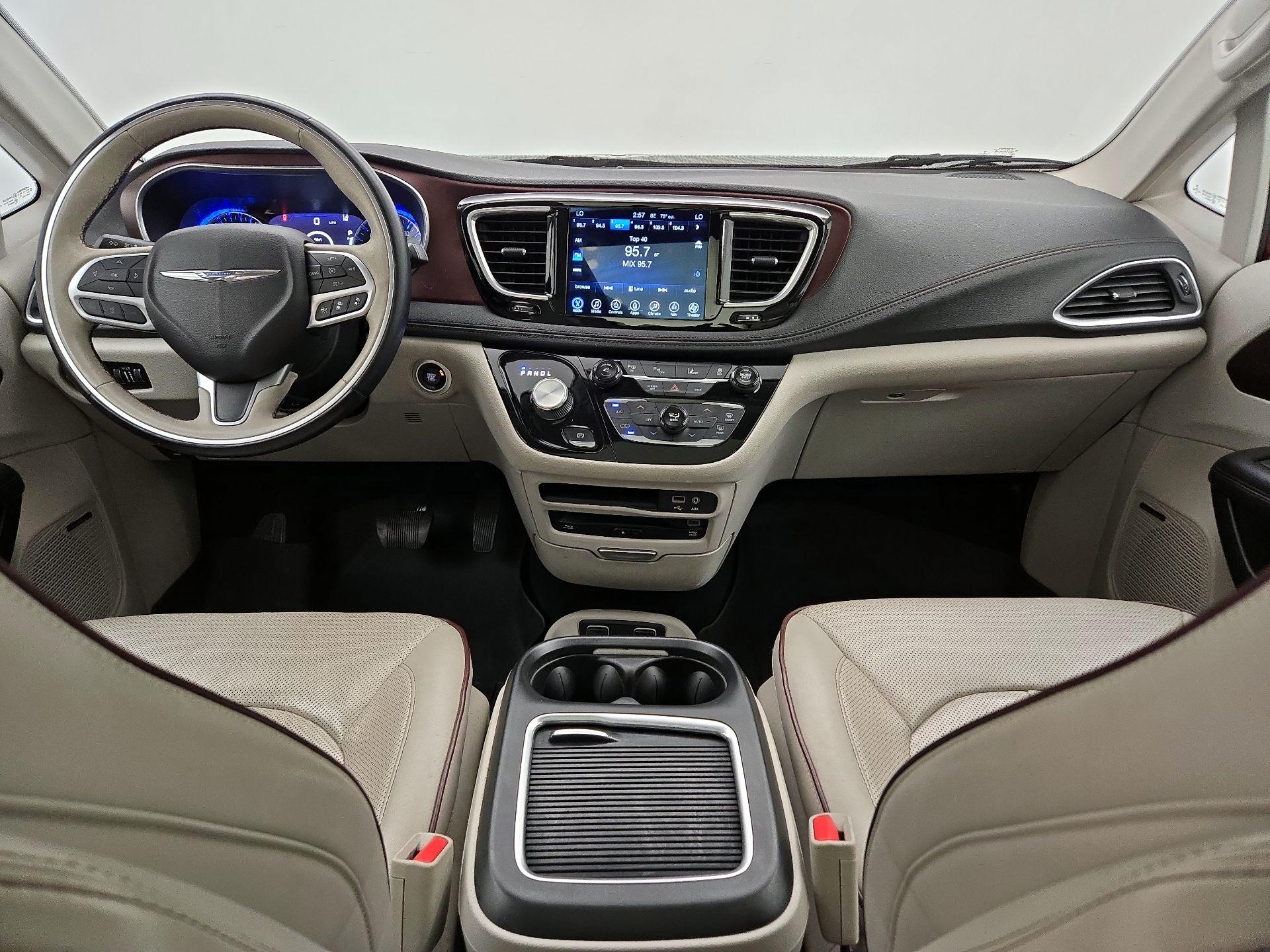 Thumbnail: 2017 Chrysler Pacifica - 9