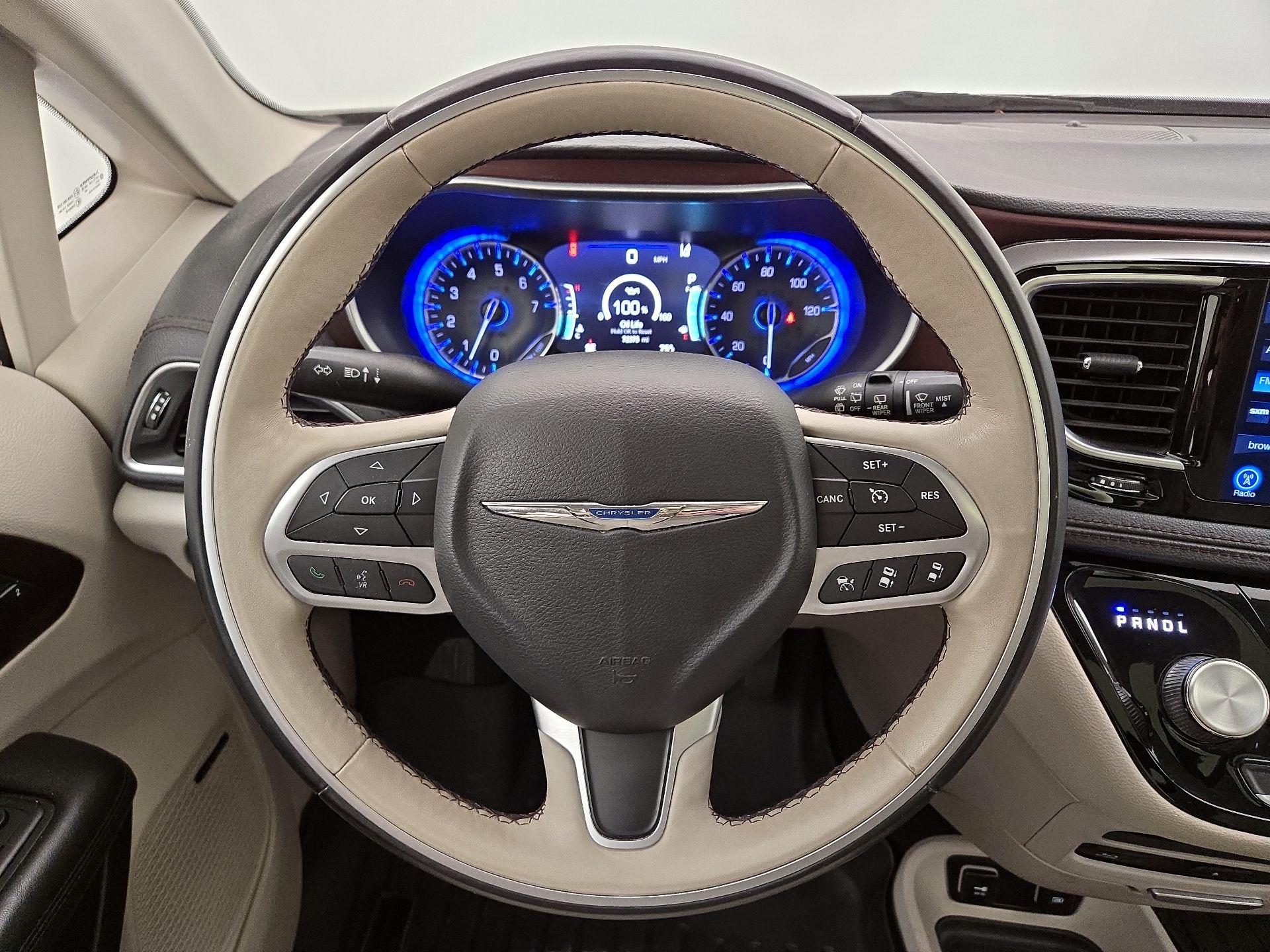 Thumbnail: 2017 Chrysler Pacifica - 10