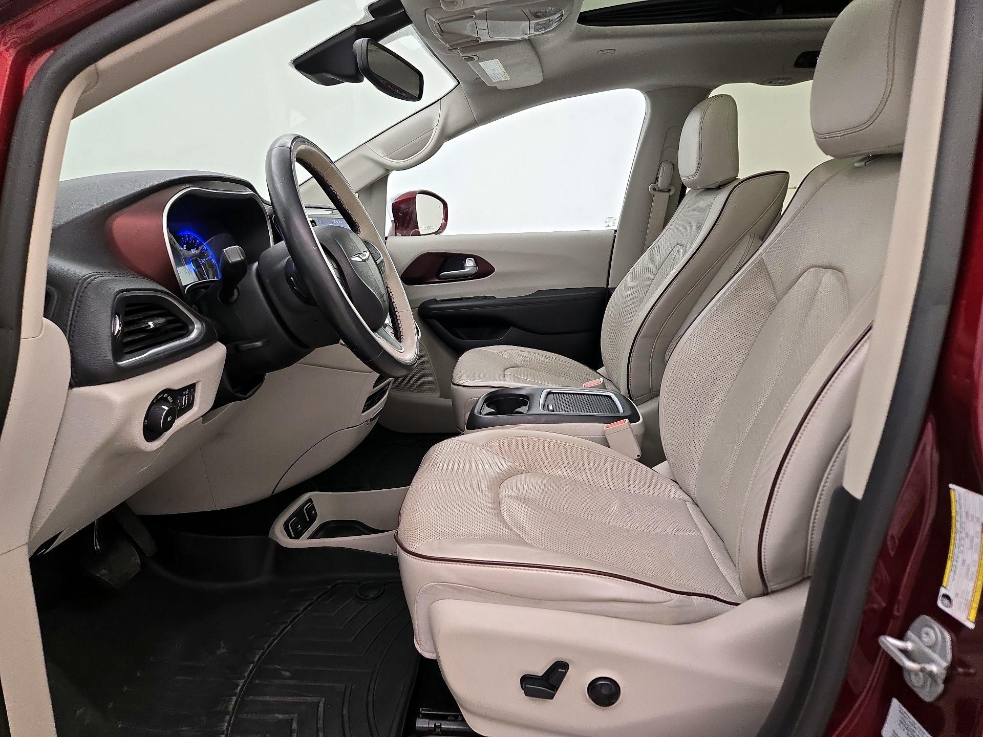 Thumbnail: 2017 Chrysler Pacifica - 11