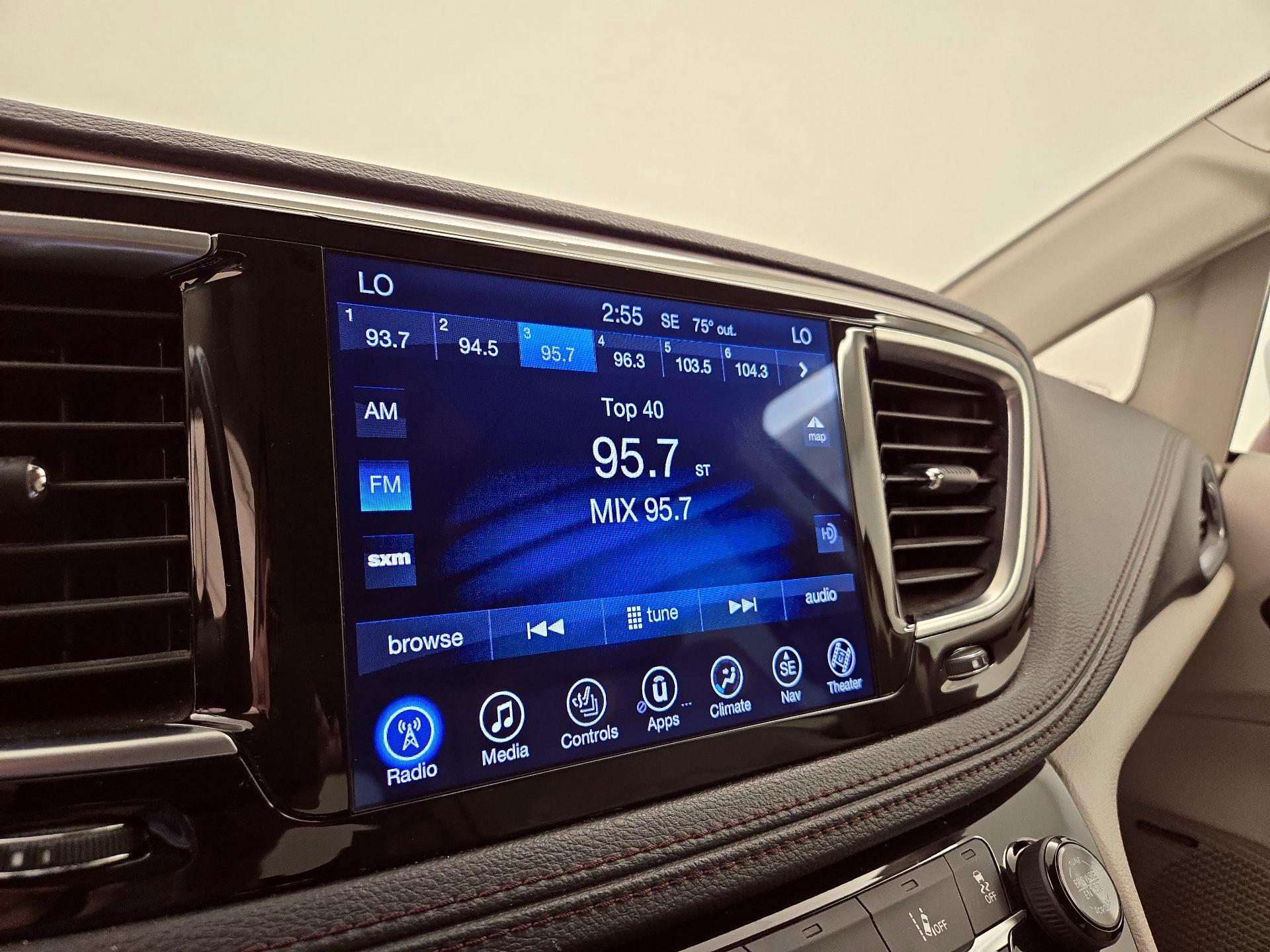 Thumbnail: 2017 Chrysler Pacifica - 16