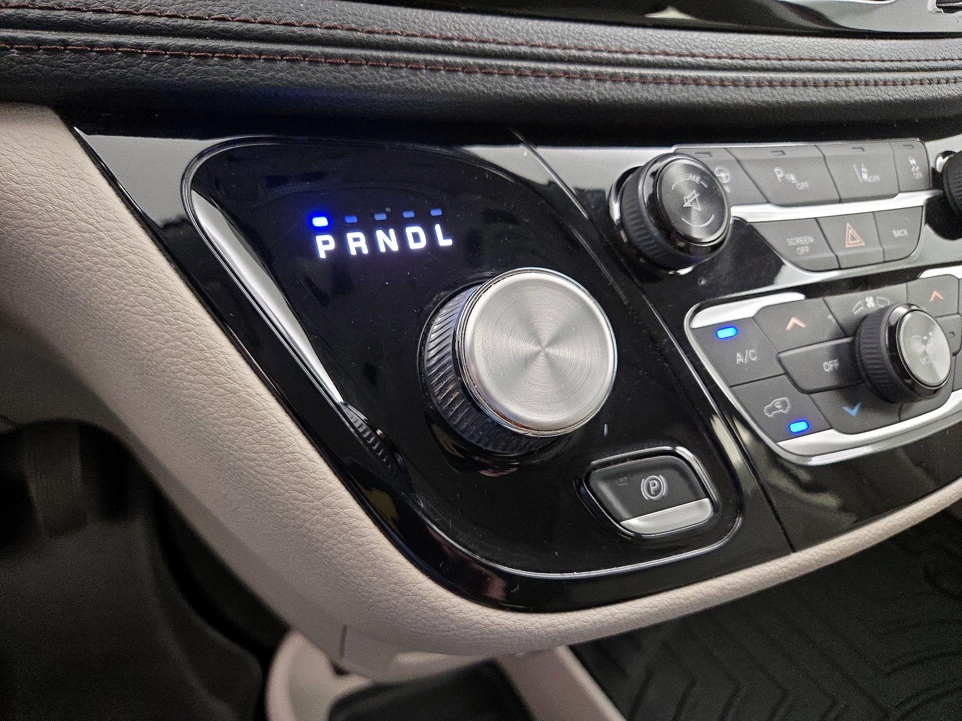 Thumbnail: 2017 Chrysler Pacifica - 18