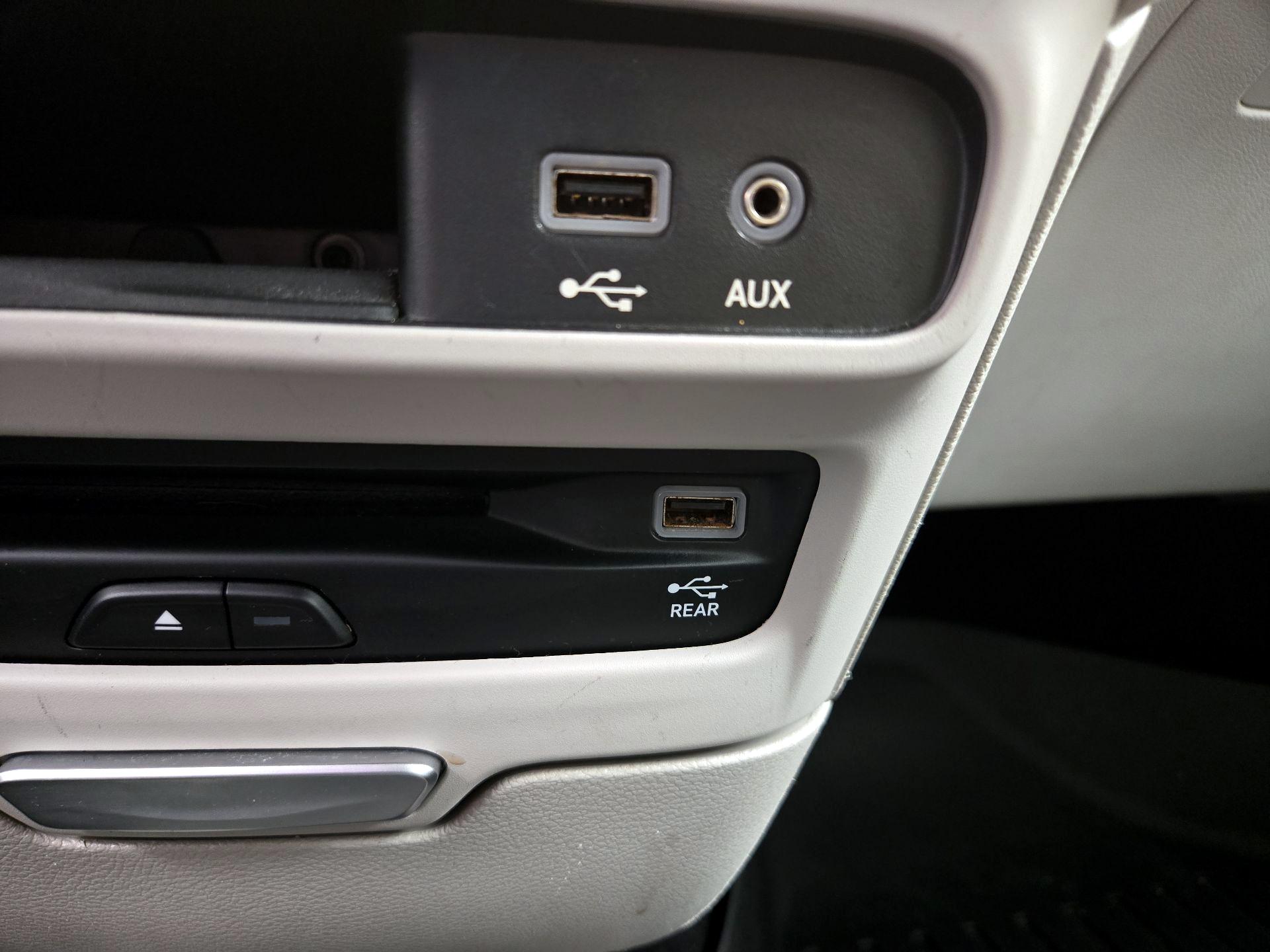 Thumbnail: 2017 Chrysler Pacifica - 19