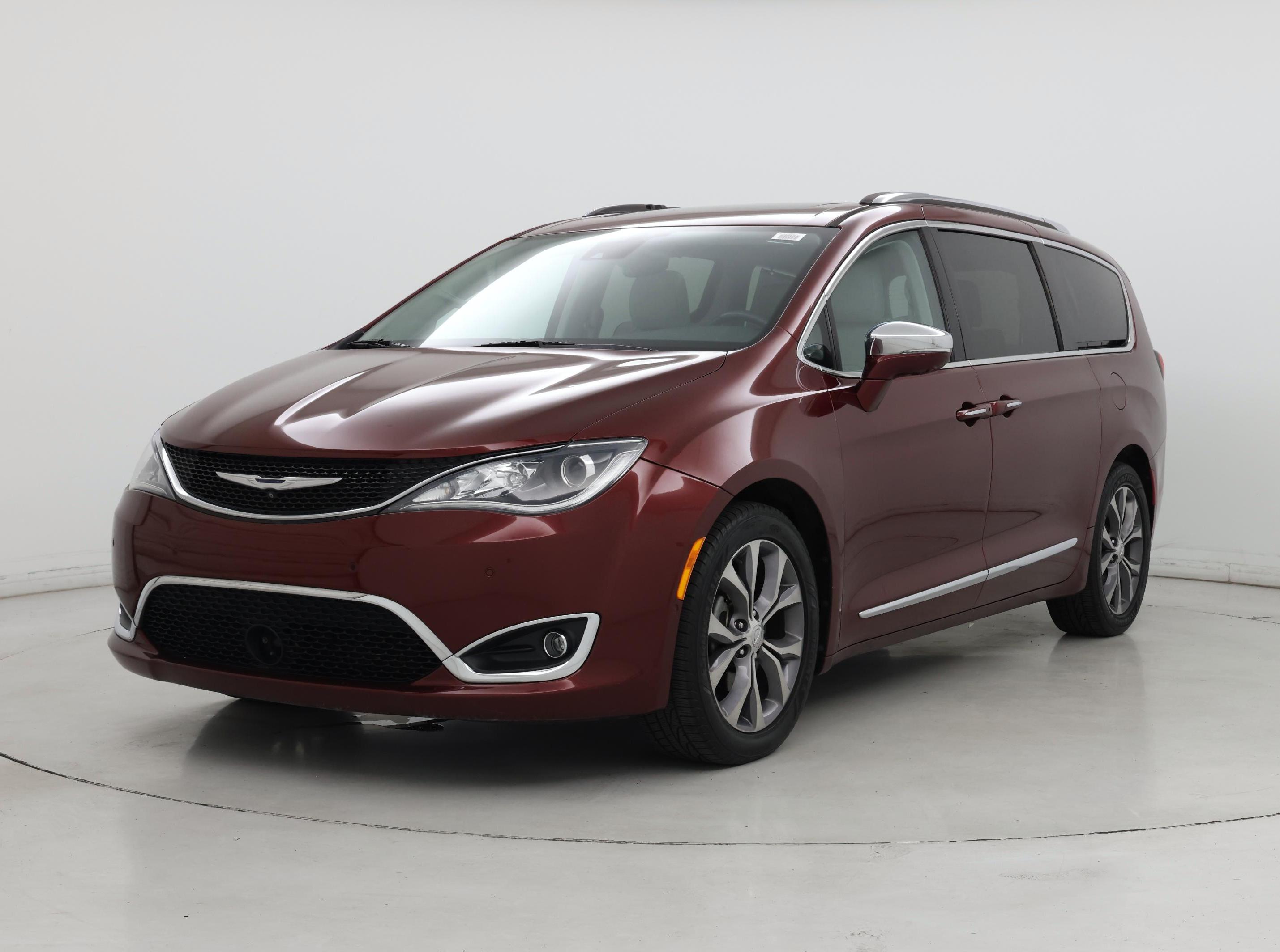 Thumbnail: 2017 Chrysler Pacifica - 4