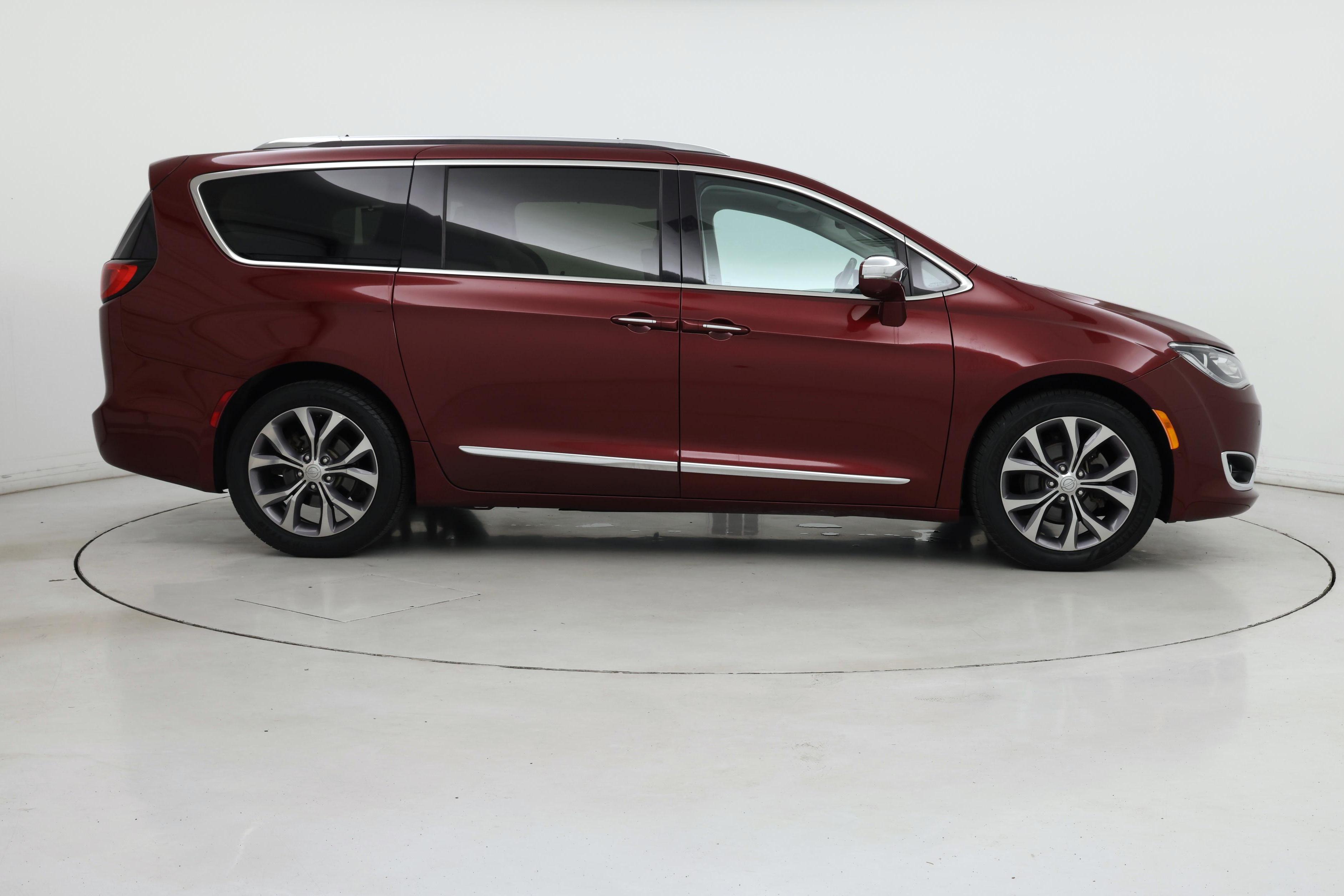 Thumbnail: 2017 Chrysler Pacifica - 7