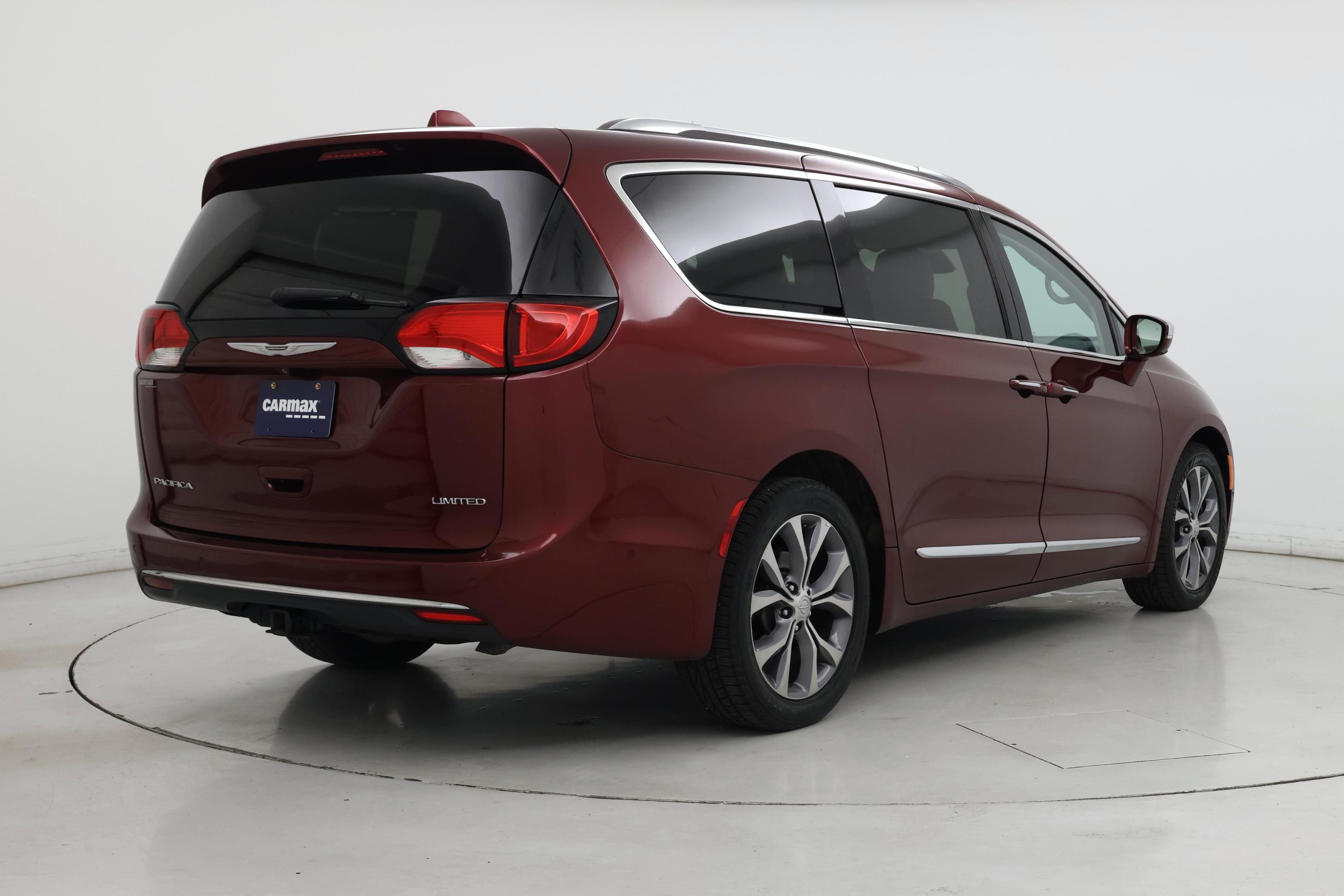 Thumbnail: 2017 Chrysler Pacifica - 8