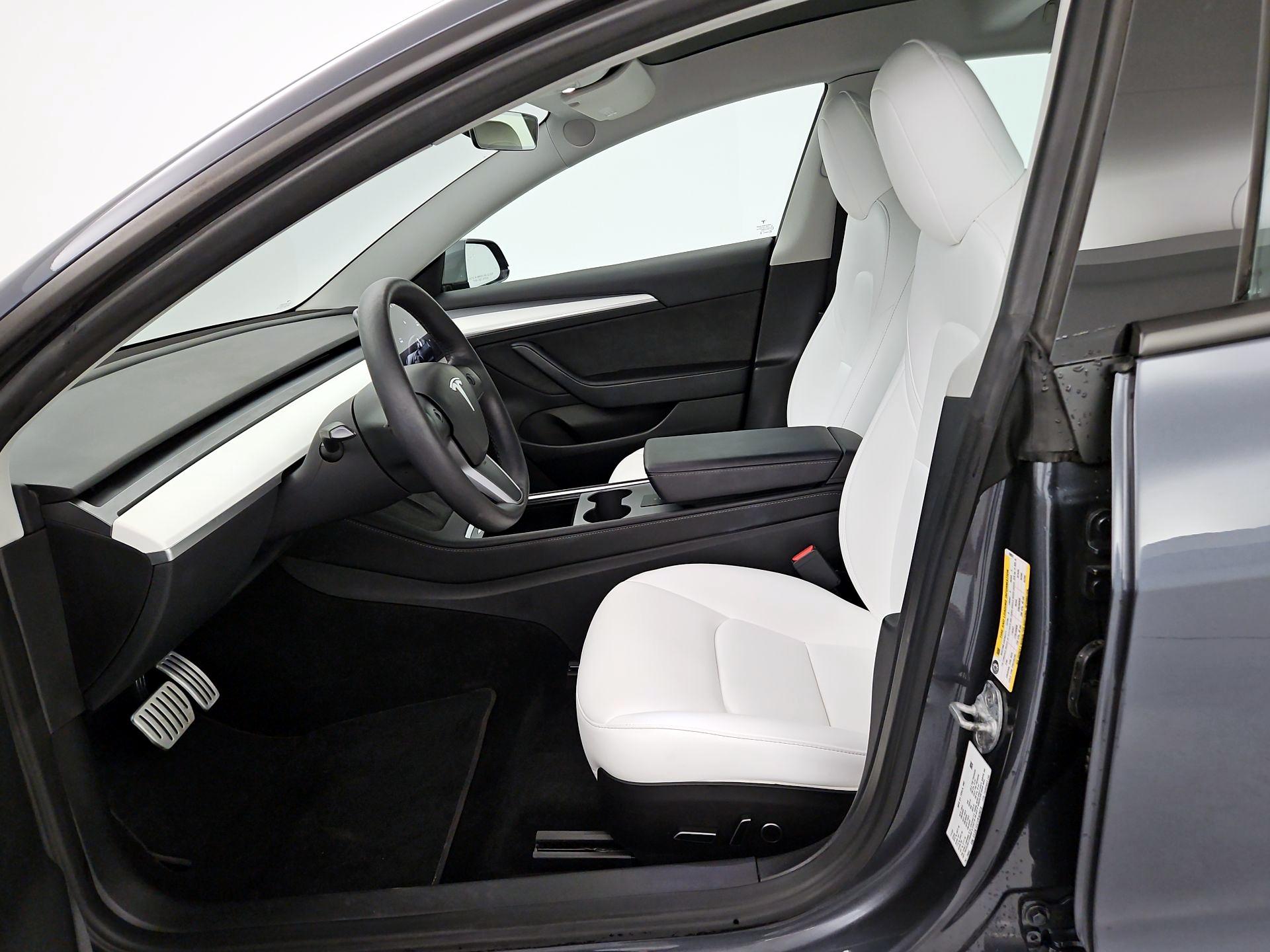 Thumbnail: 2023 Tesla Model 3 - 11