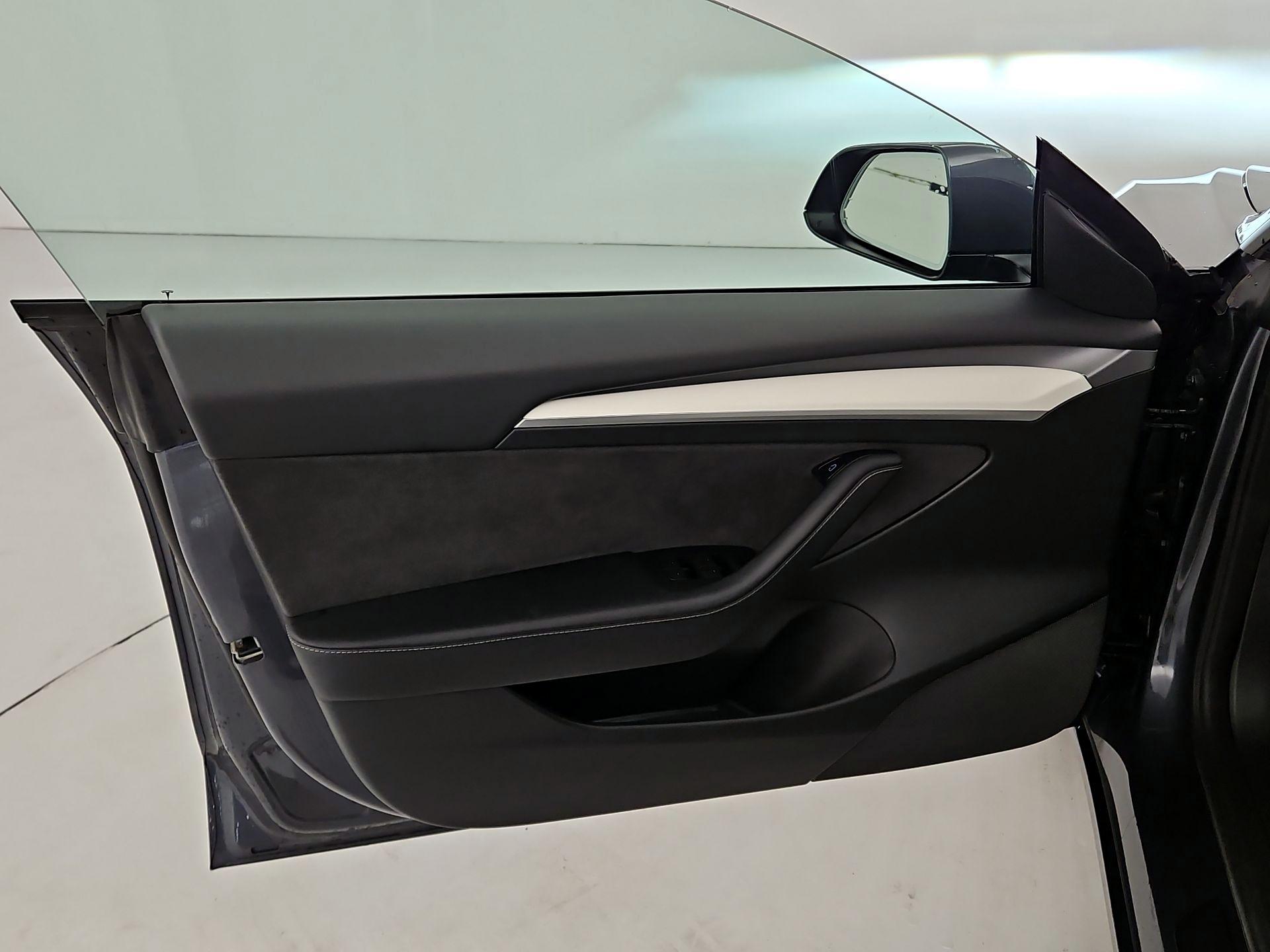 Thumbnail: 2023 Tesla Model 3 - 12