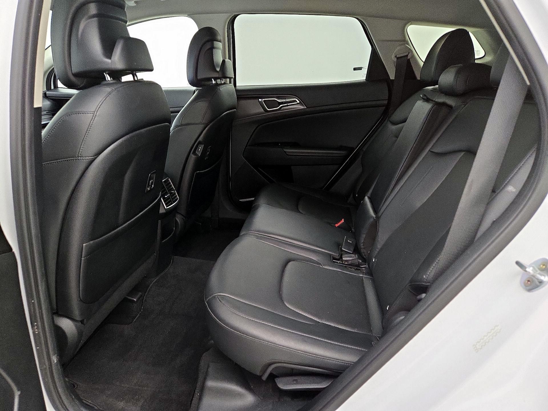 Thumbnail: 2023 Kia Sportage - 20