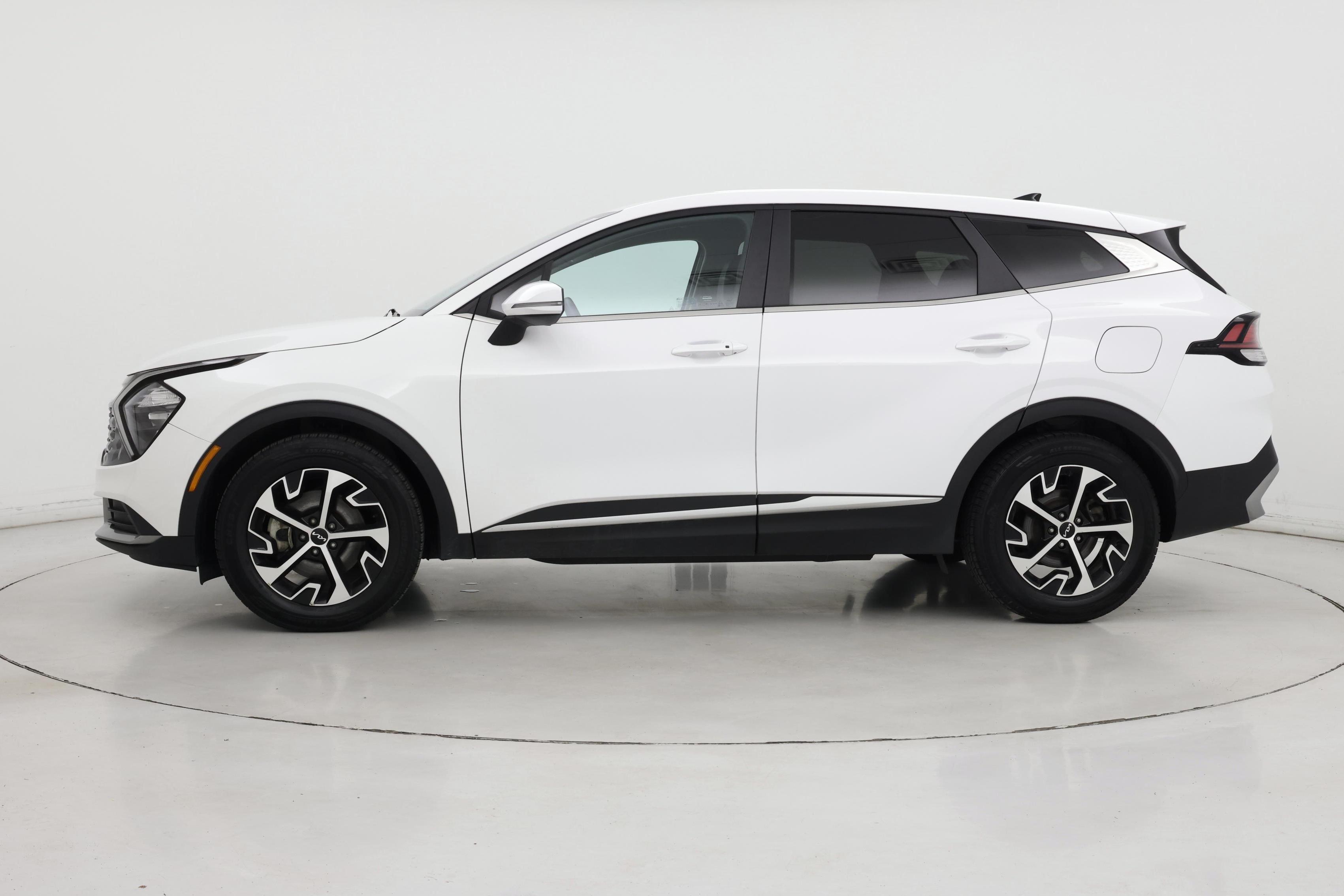 Thumbnail: 2023 Kia Sportage - 3