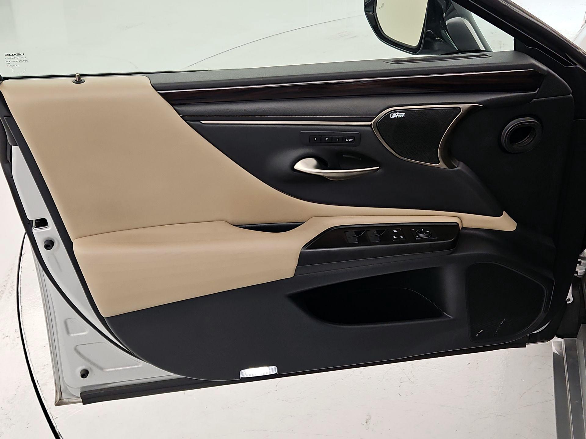 Thumbnail: 2019 Lexus ES - 12