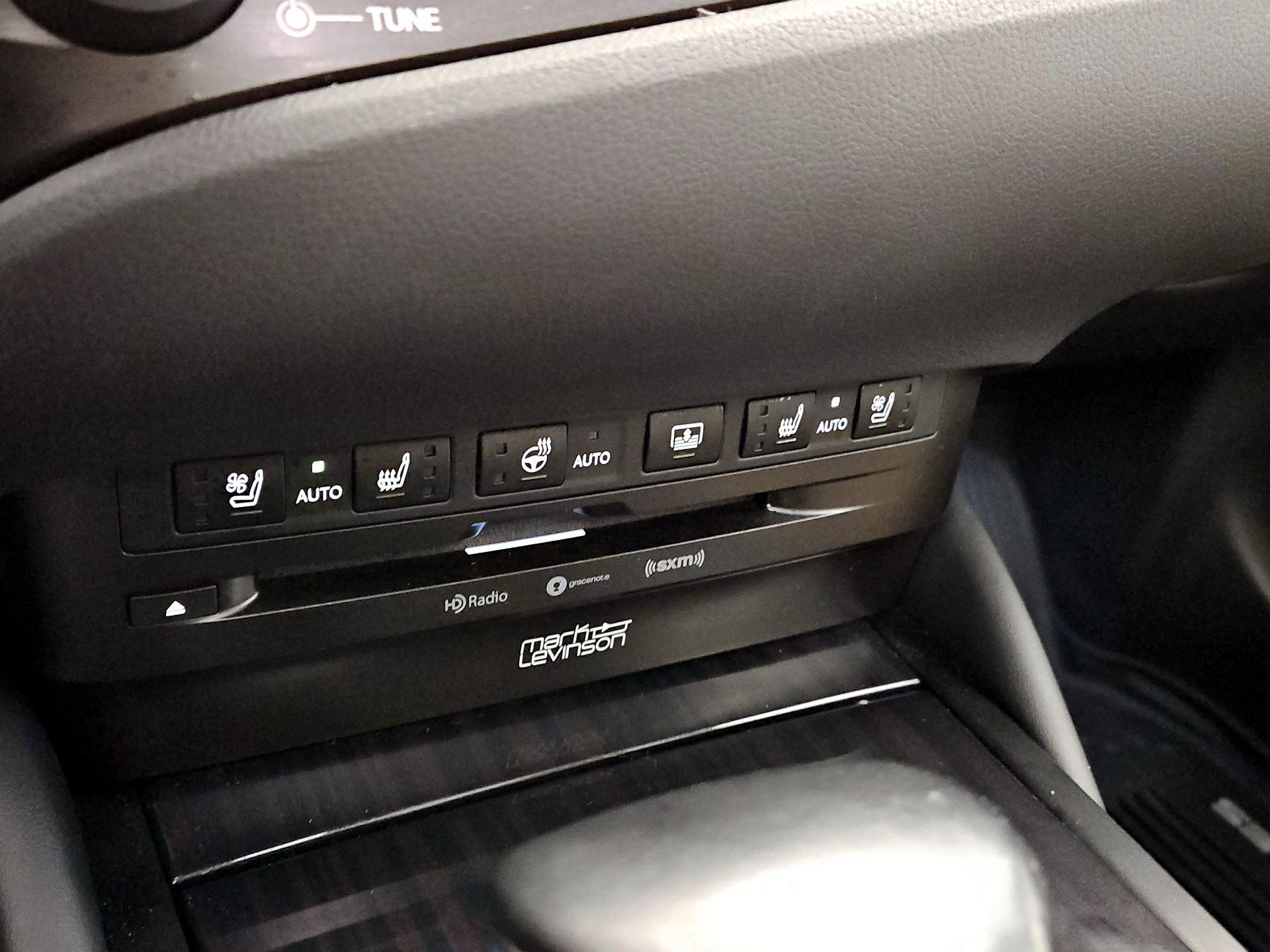Thumbnail: 2019 Lexus ES - 17
