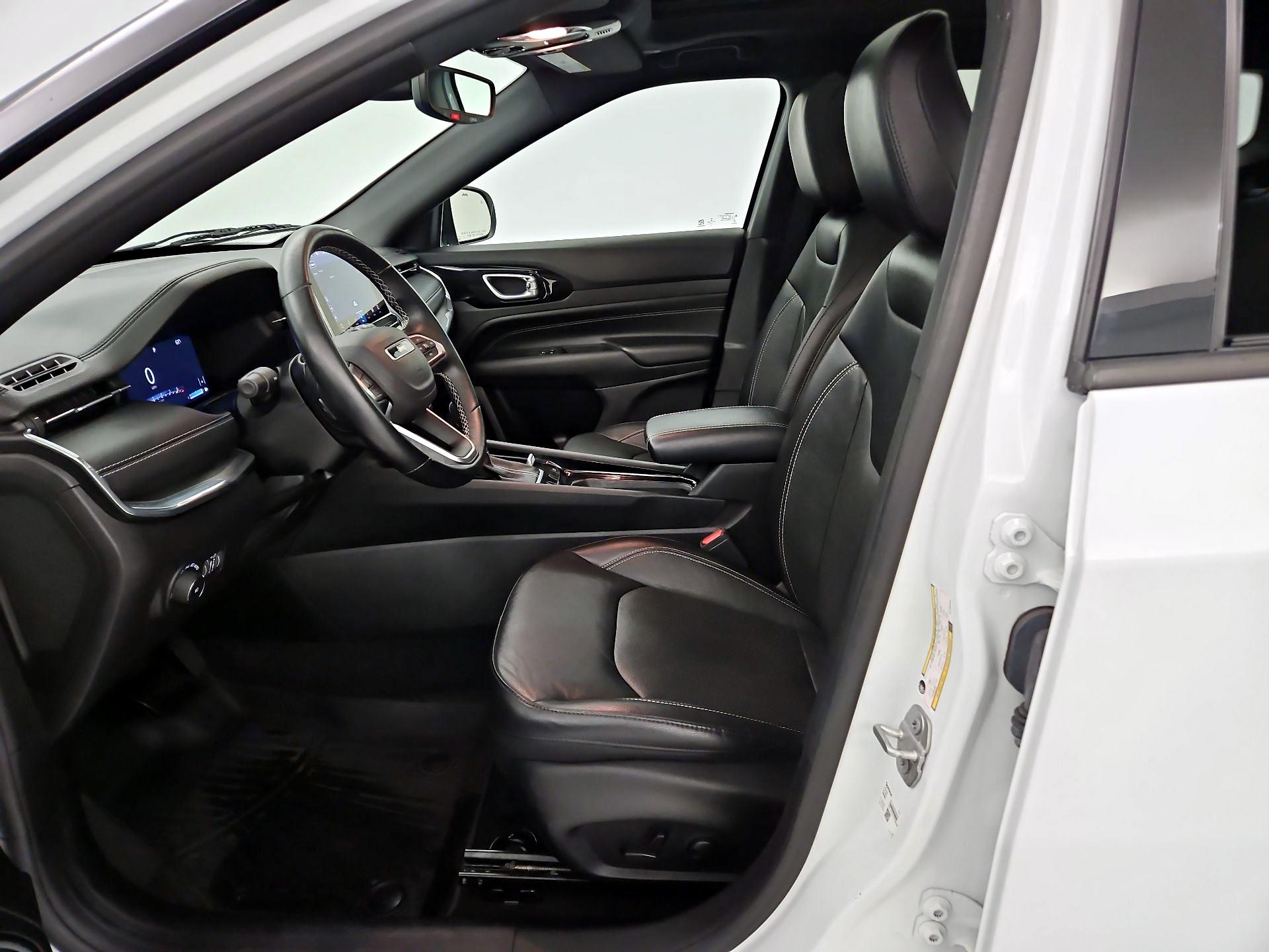 Thumbnail: 2022 Jeep Compass - 11