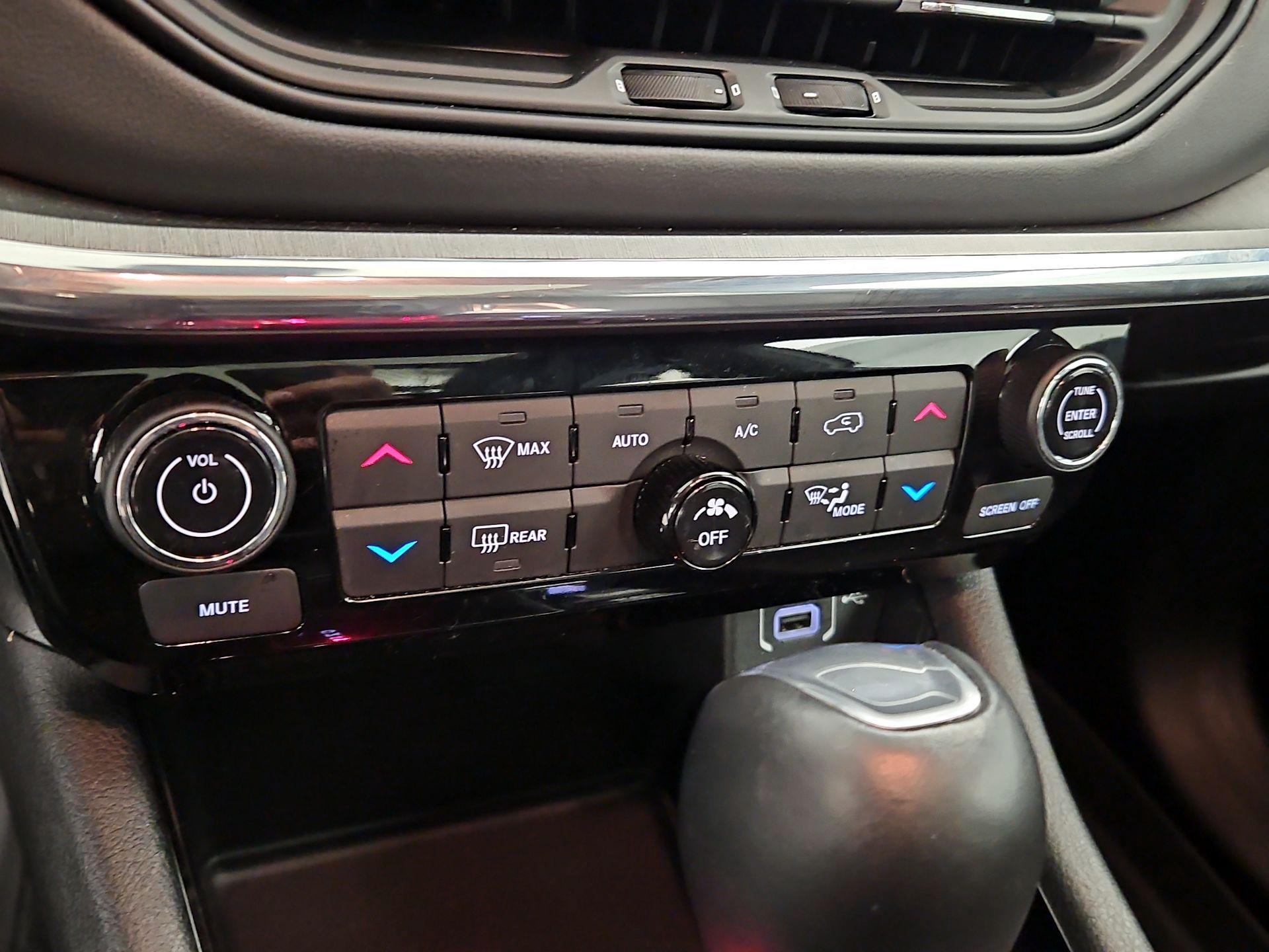 Thumbnail: 2022 Jeep Compass - 16