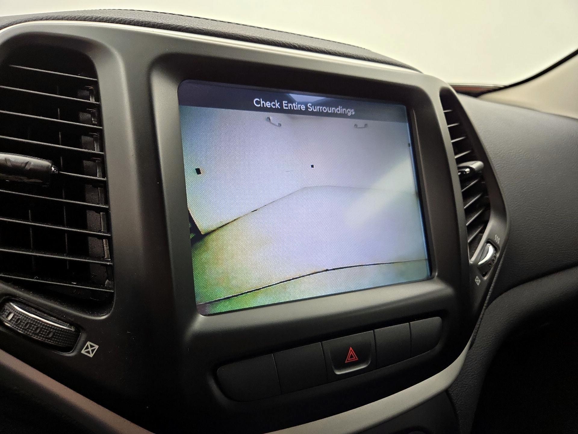 Thumbnail: 2015 Jeep Cherokee - 15