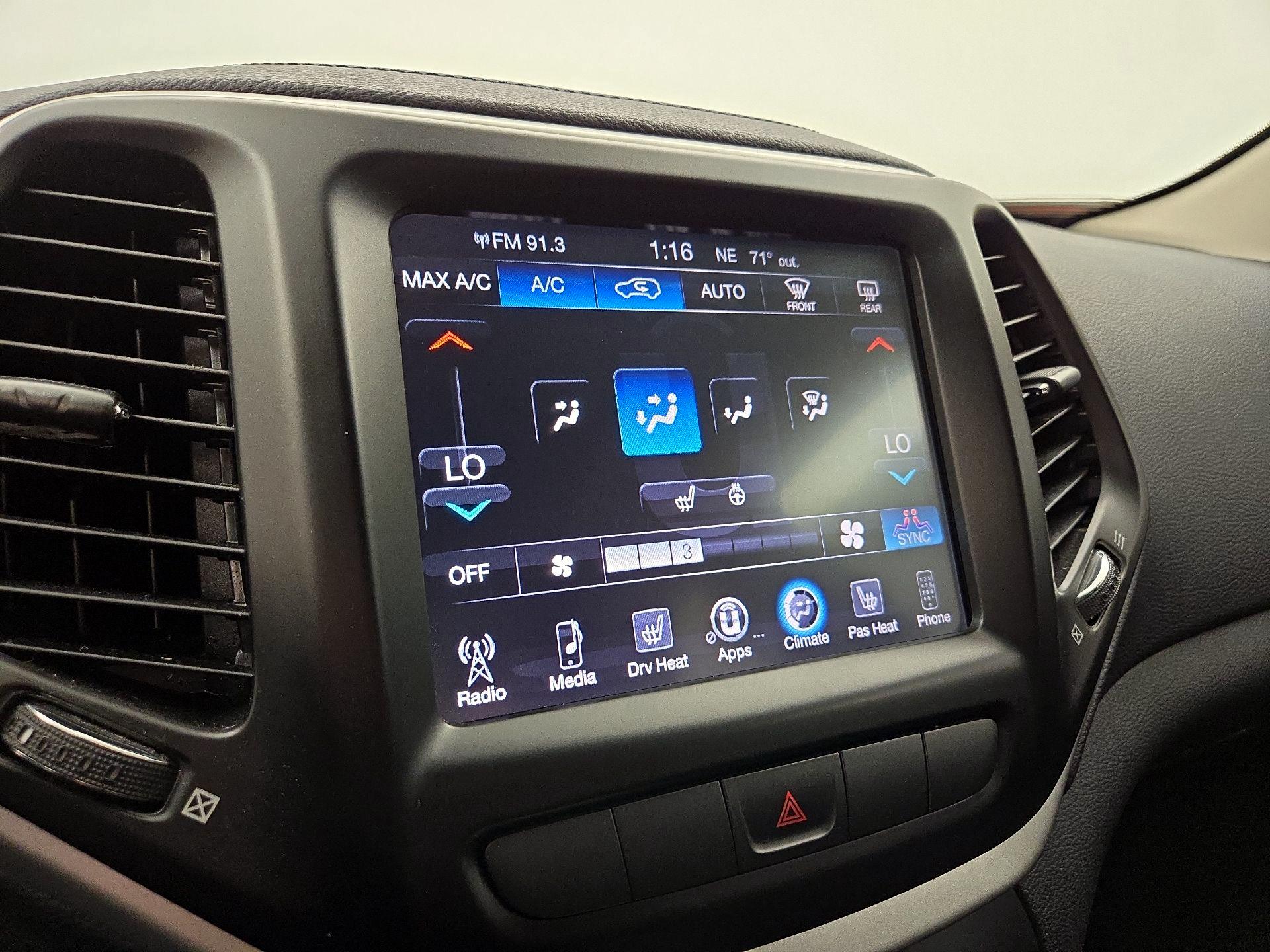 Thumbnail: 2015 Jeep Cherokee - 17