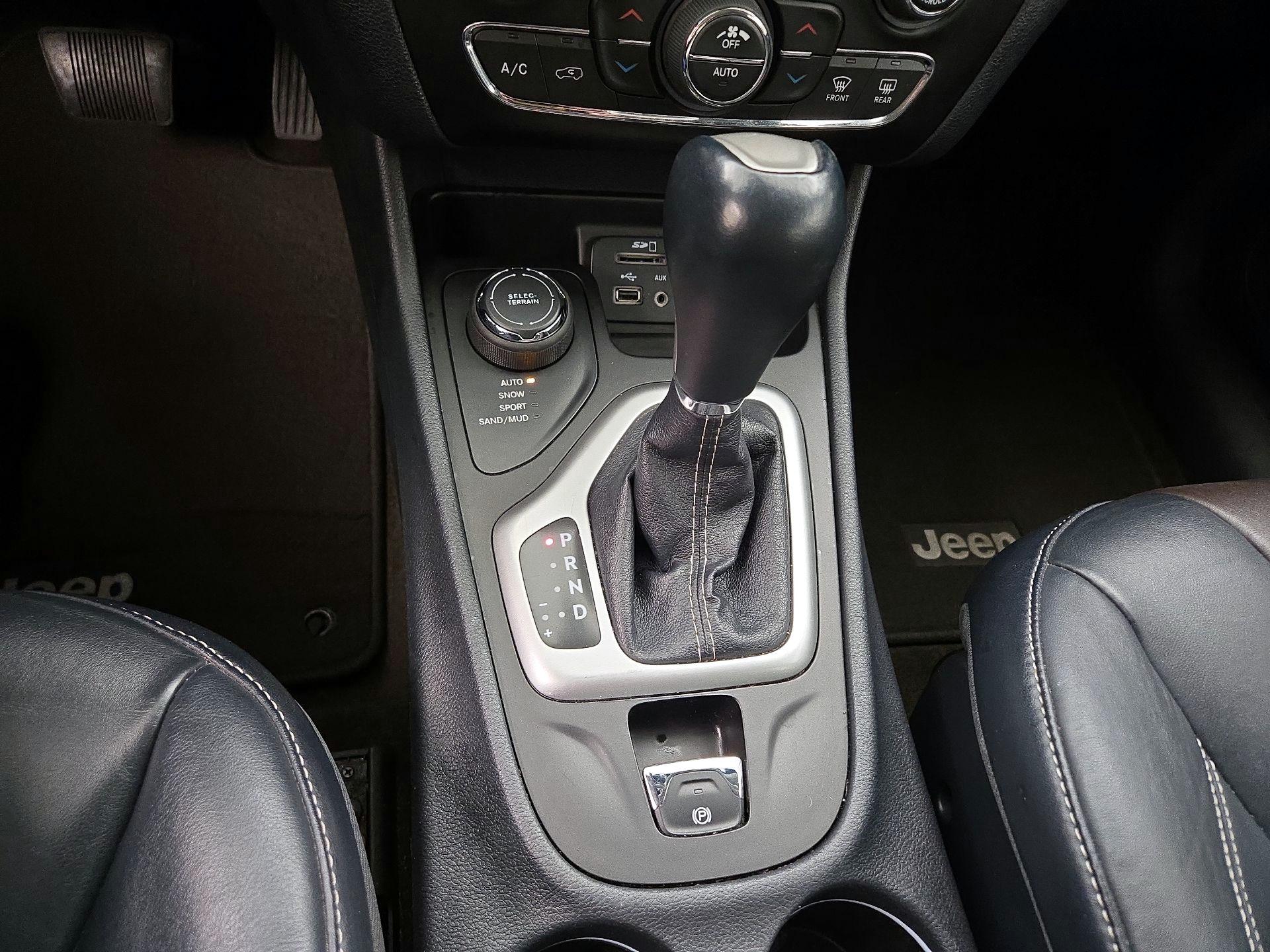 Thumbnail: 2015 Jeep Cherokee - 18