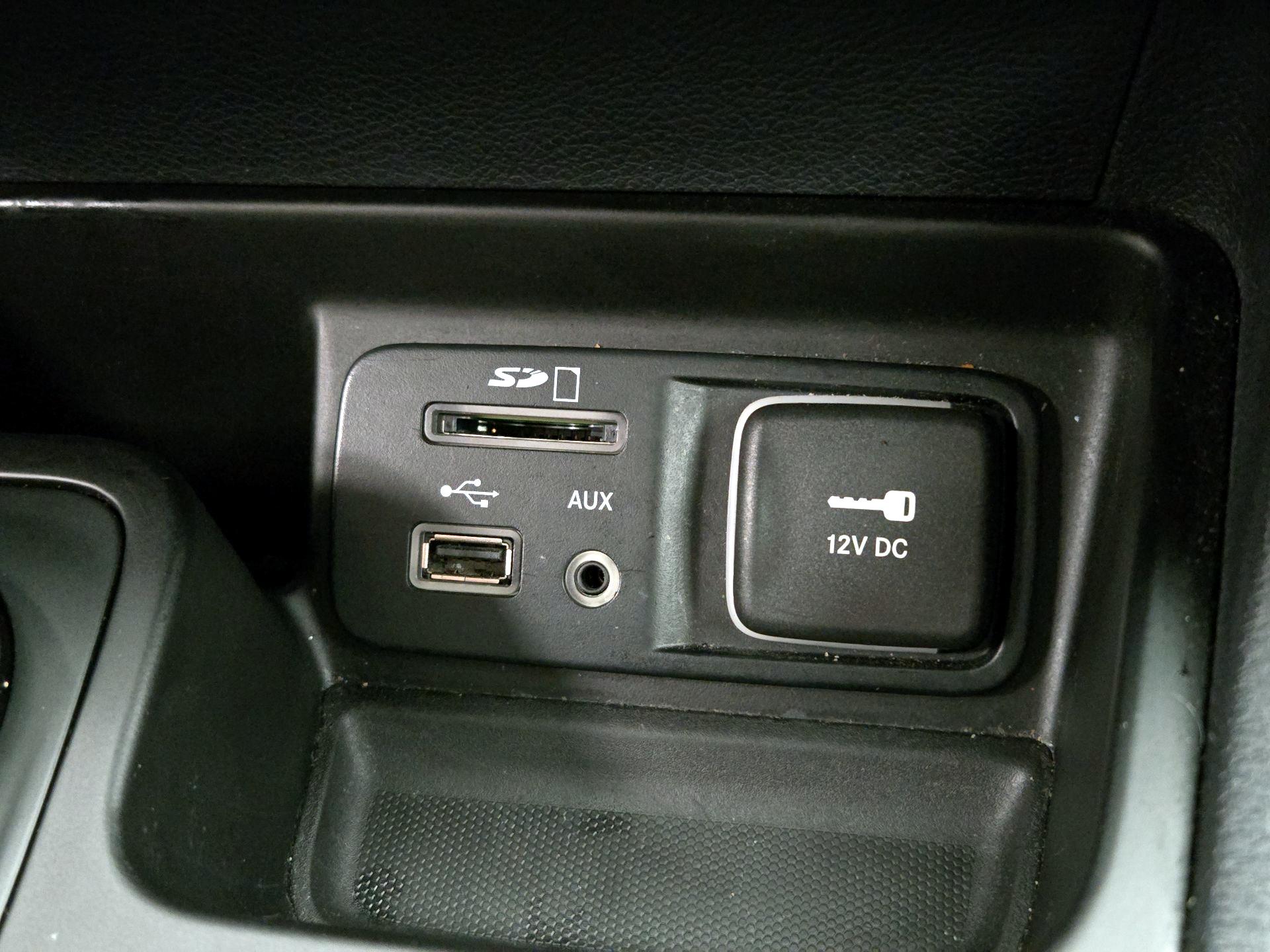 Thumbnail: 2015 Jeep Cherokee - 19