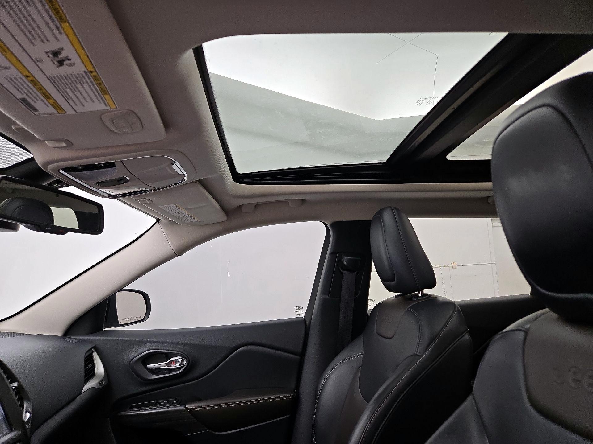 Thumbnail: 2015 Jeep Cherokee - 20