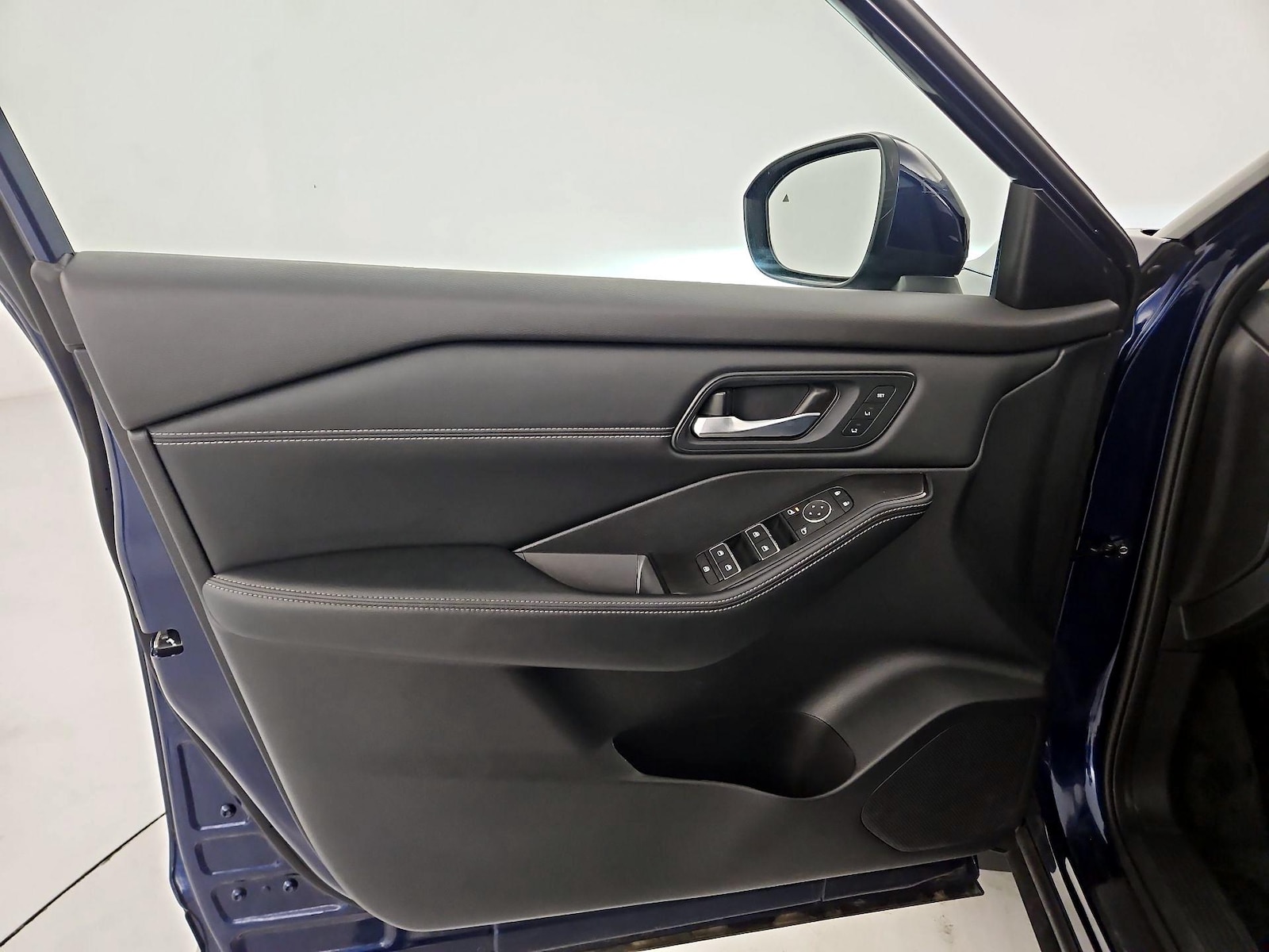2025 Nissan Rogue SL - Photo 13