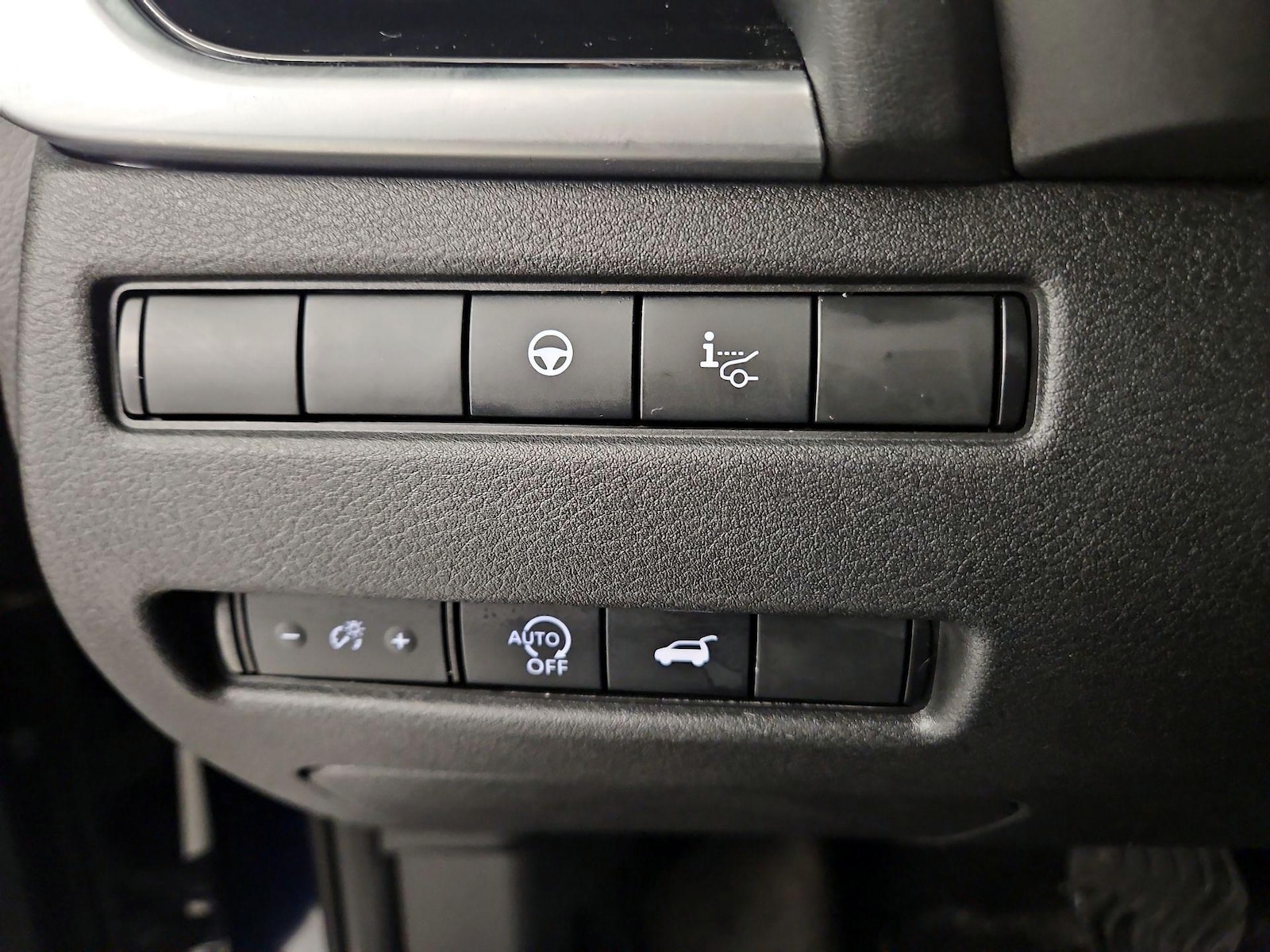 2025 Nissan Rogue SL - Photo 14