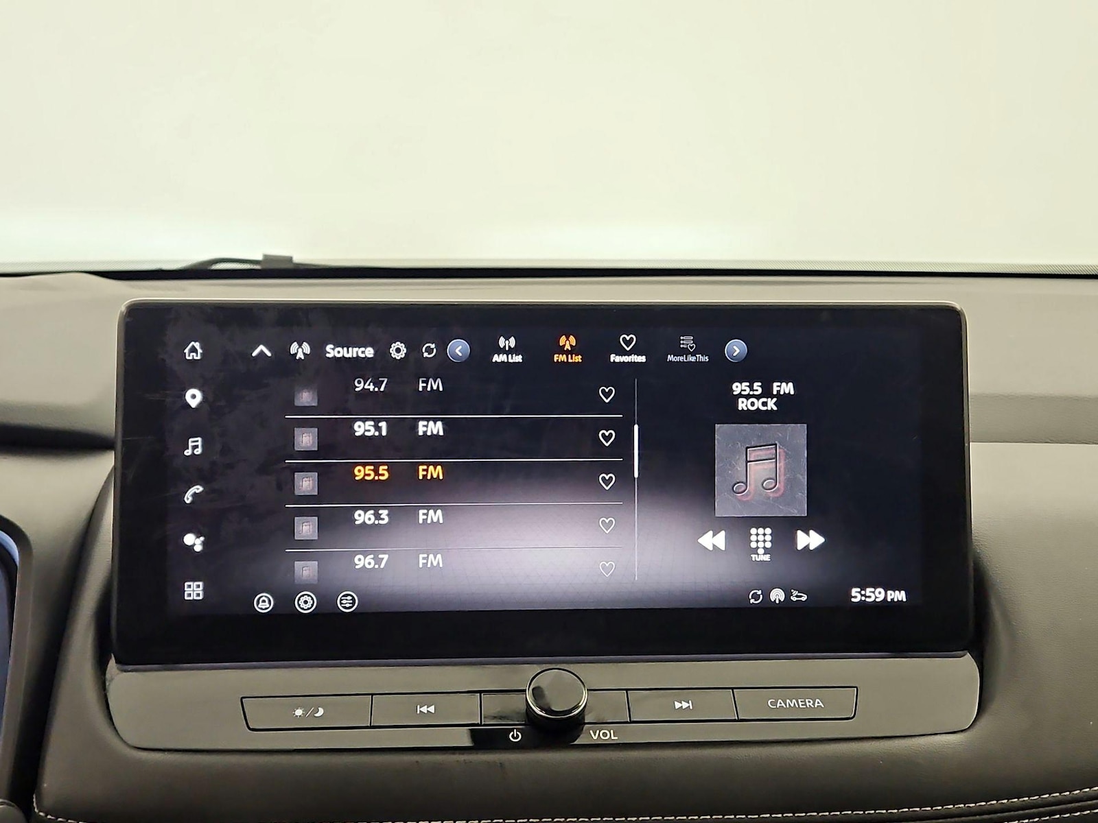 2025 Nissan Rogue SL - Photo 17