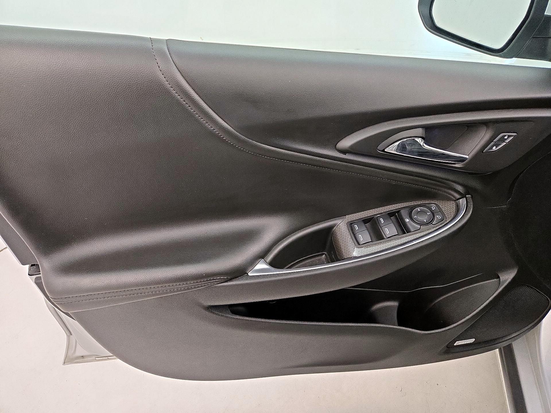 Thumbnail: 2018 Chevrolet Malibu - 12