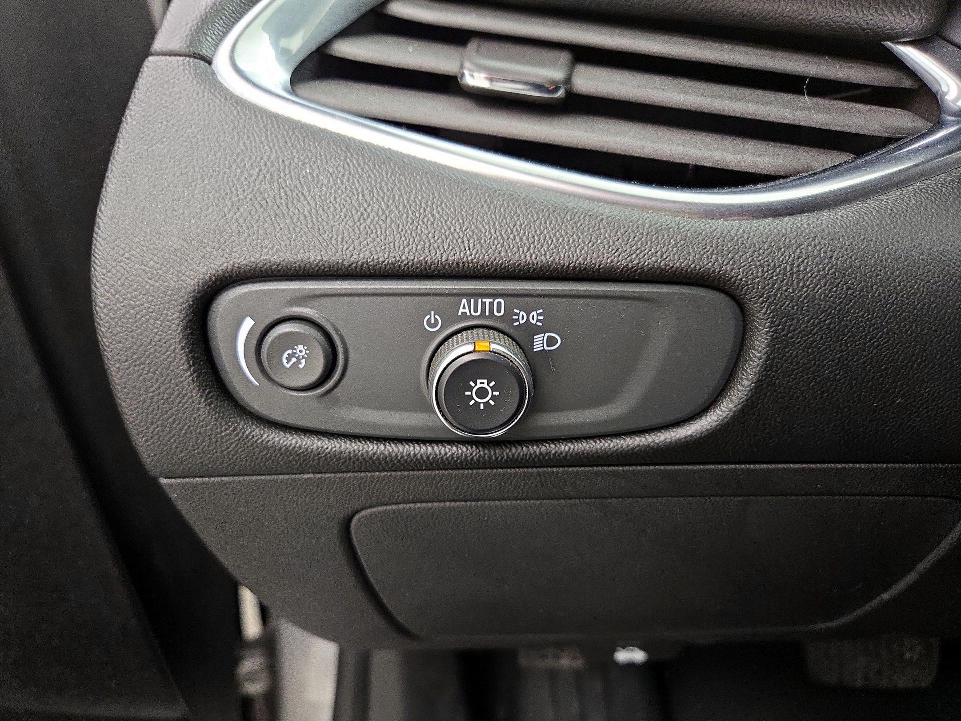 Thumbnail: 2018 Chevrolet Malibu - 13