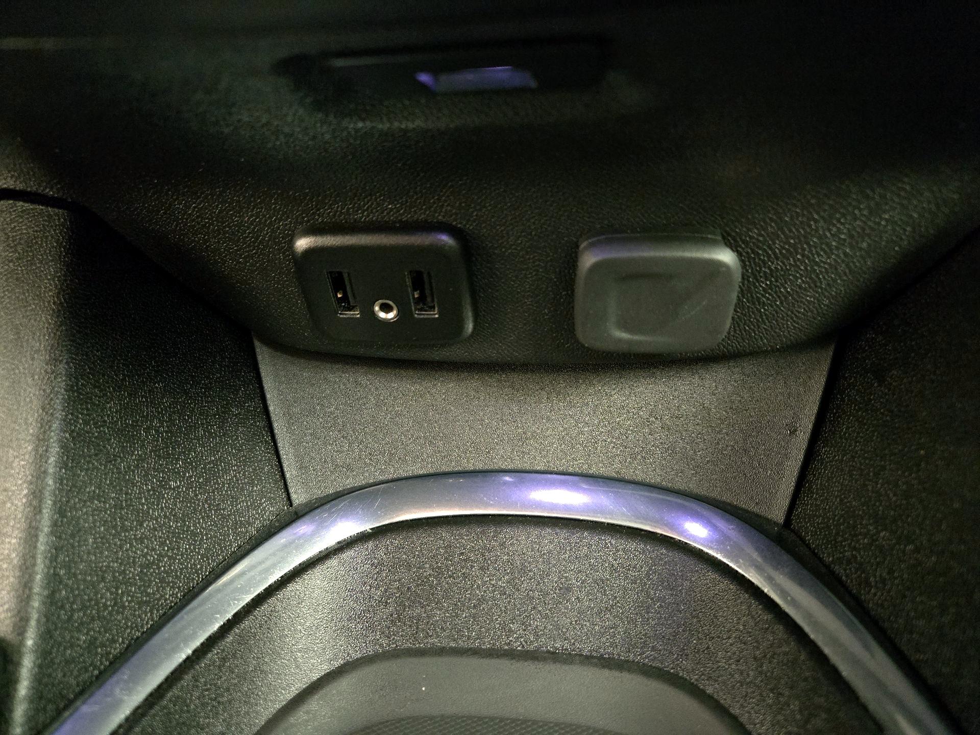 Thumbnail: 2018 Chevrolet Malibu - 18