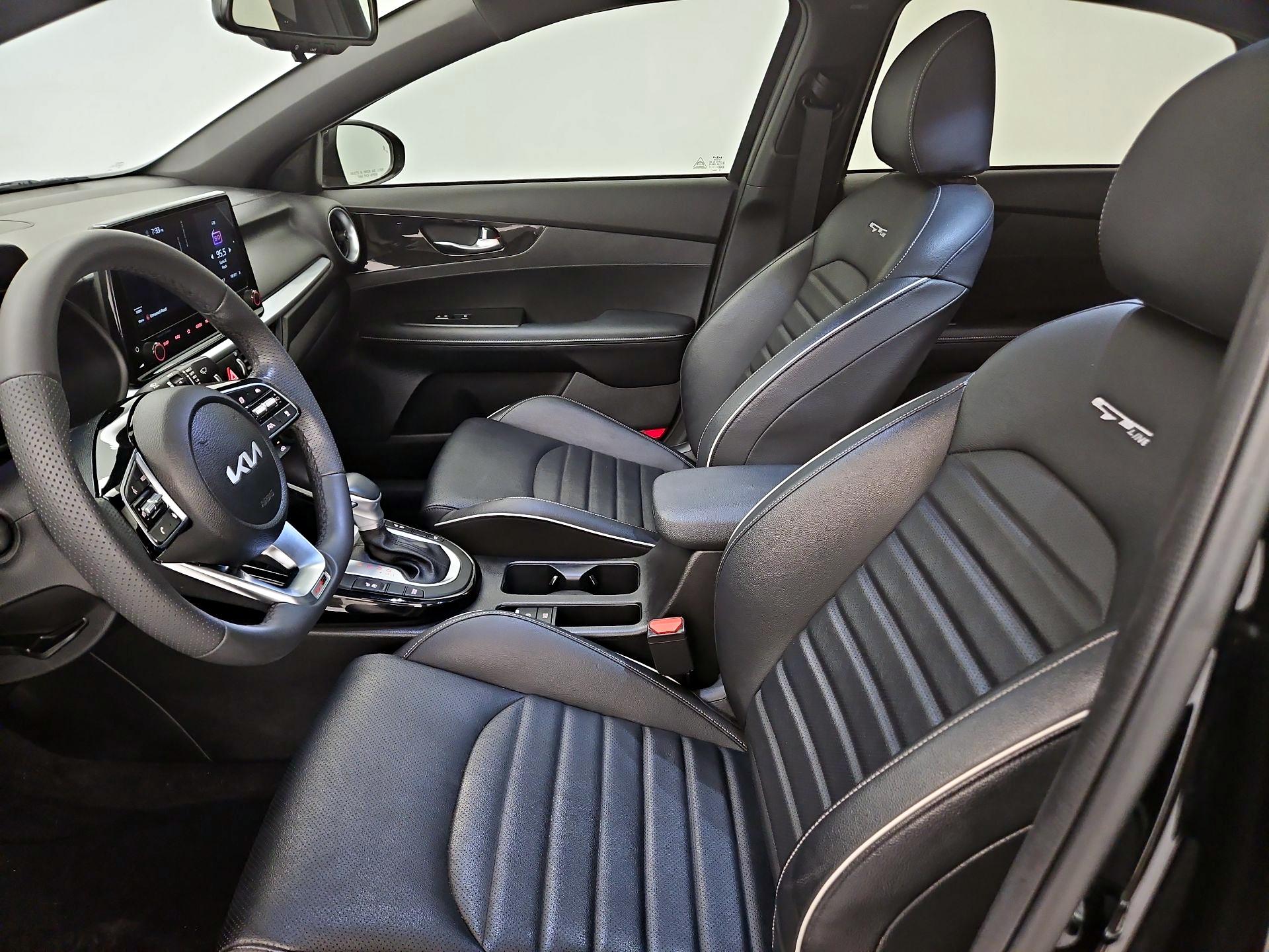 Thumbnail: 2022 Kia Forte - 11