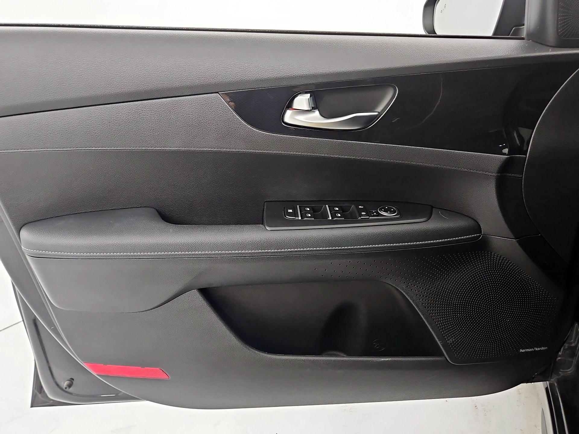 Thumbnail: 2022 Kia Forte - 12