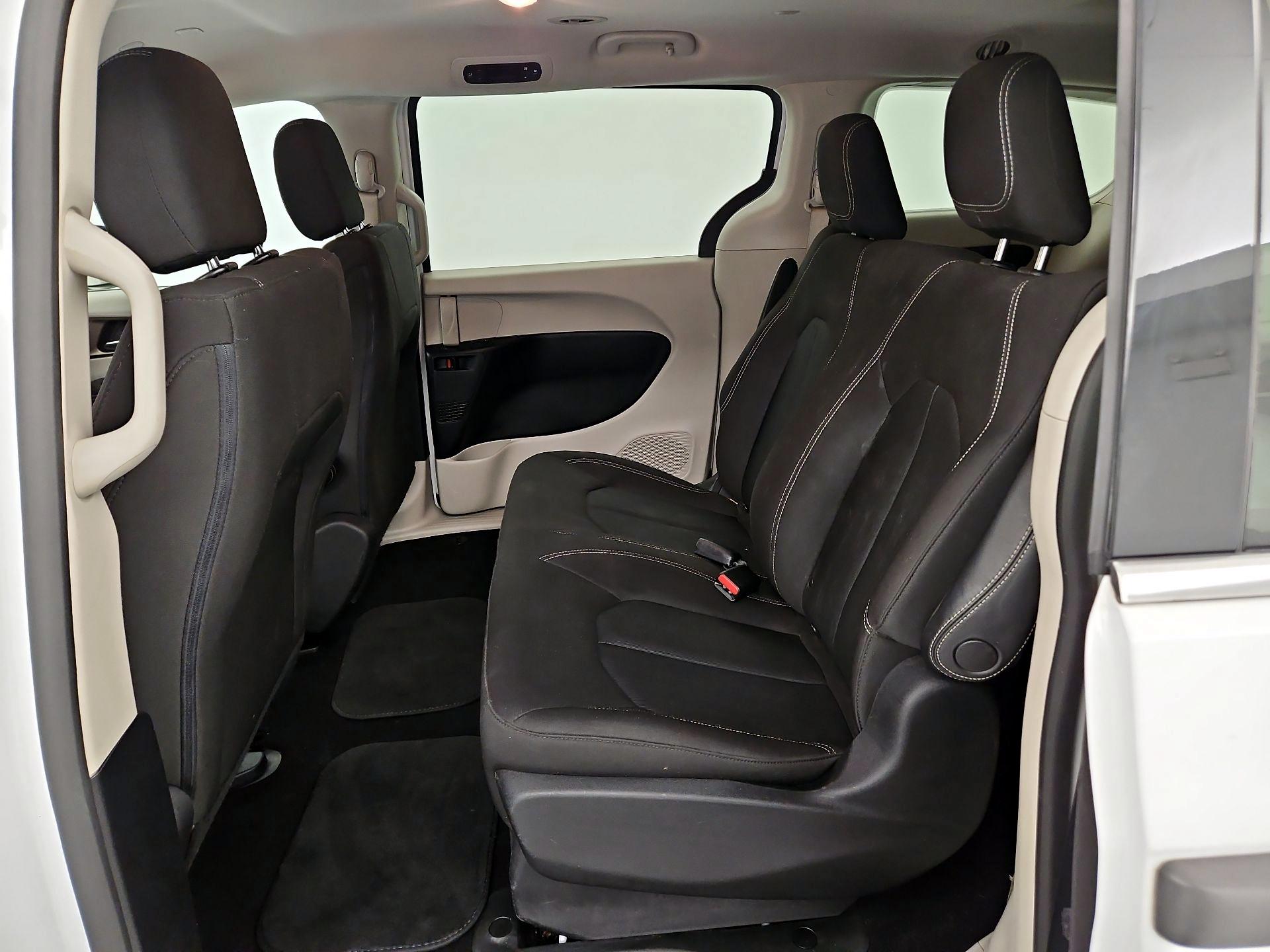 Thumbnail: 2020 Chrysler Voyager - 17
