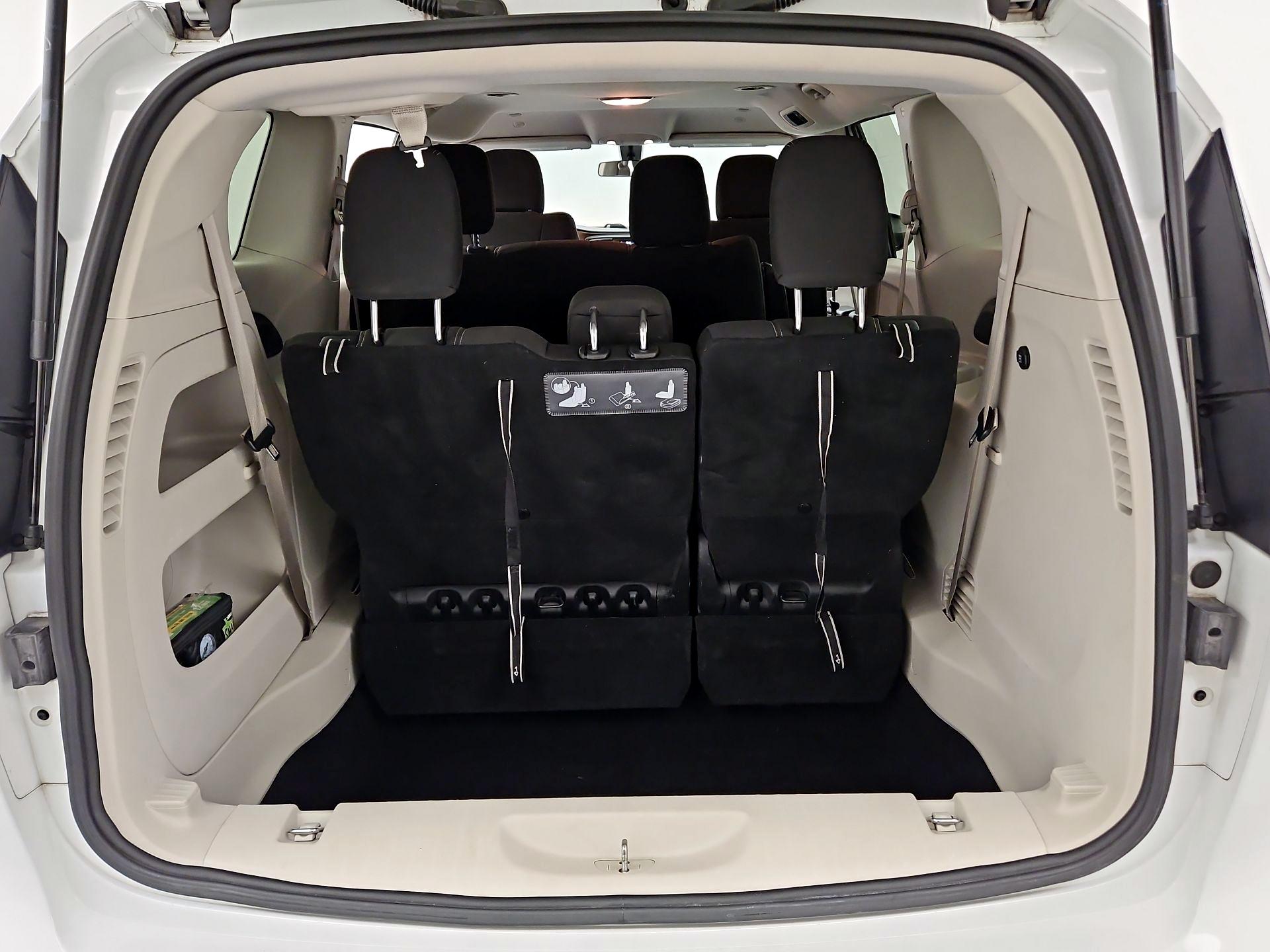 Thumbnail: 2020 Chrysler Voyager - 19