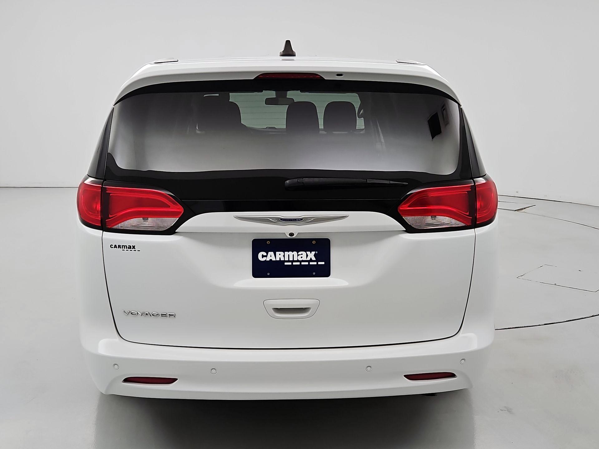Thumbnail: 2020 Chrysler Voyager - 6