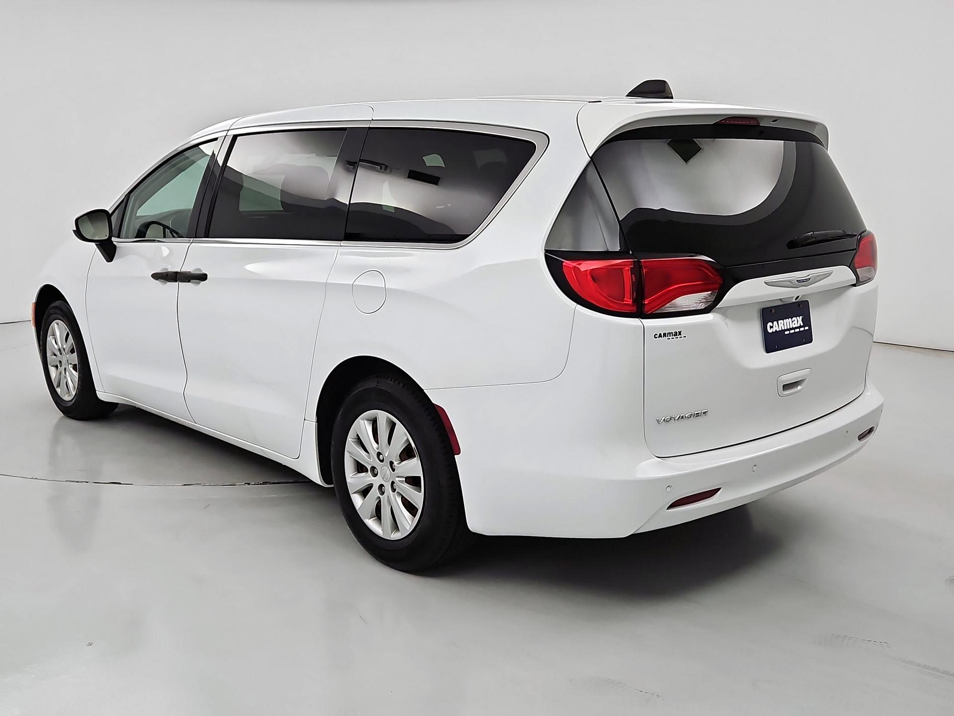 Thumbnail: 2020 Chrysler Voyager - 7