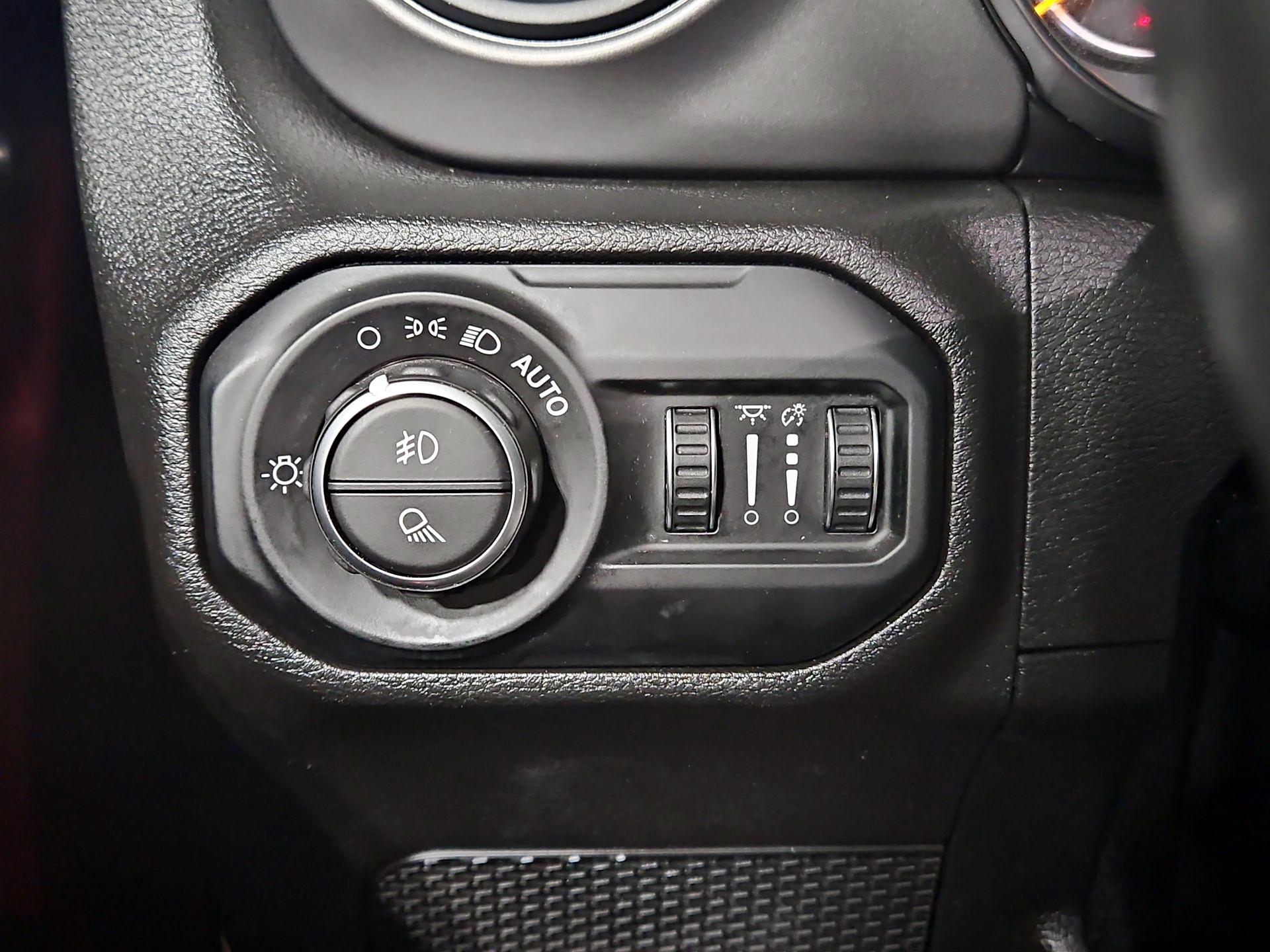 Thumbnail: 2021 Jeep Gladiator - 13