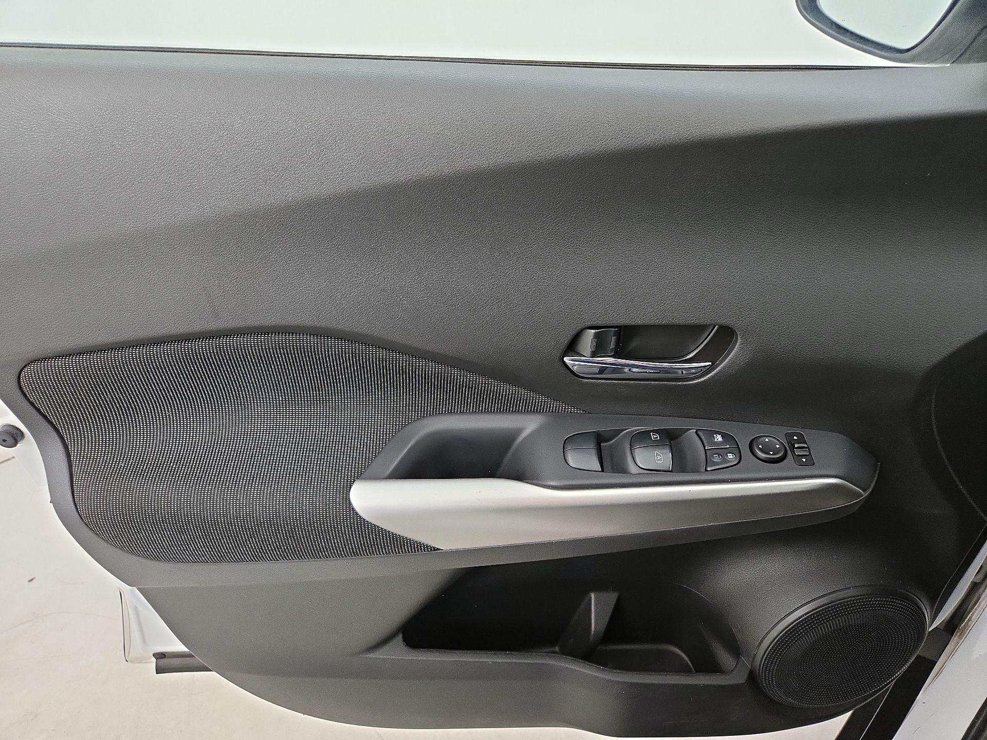 Thumbnail: 2019 Nissan Kicks - 12